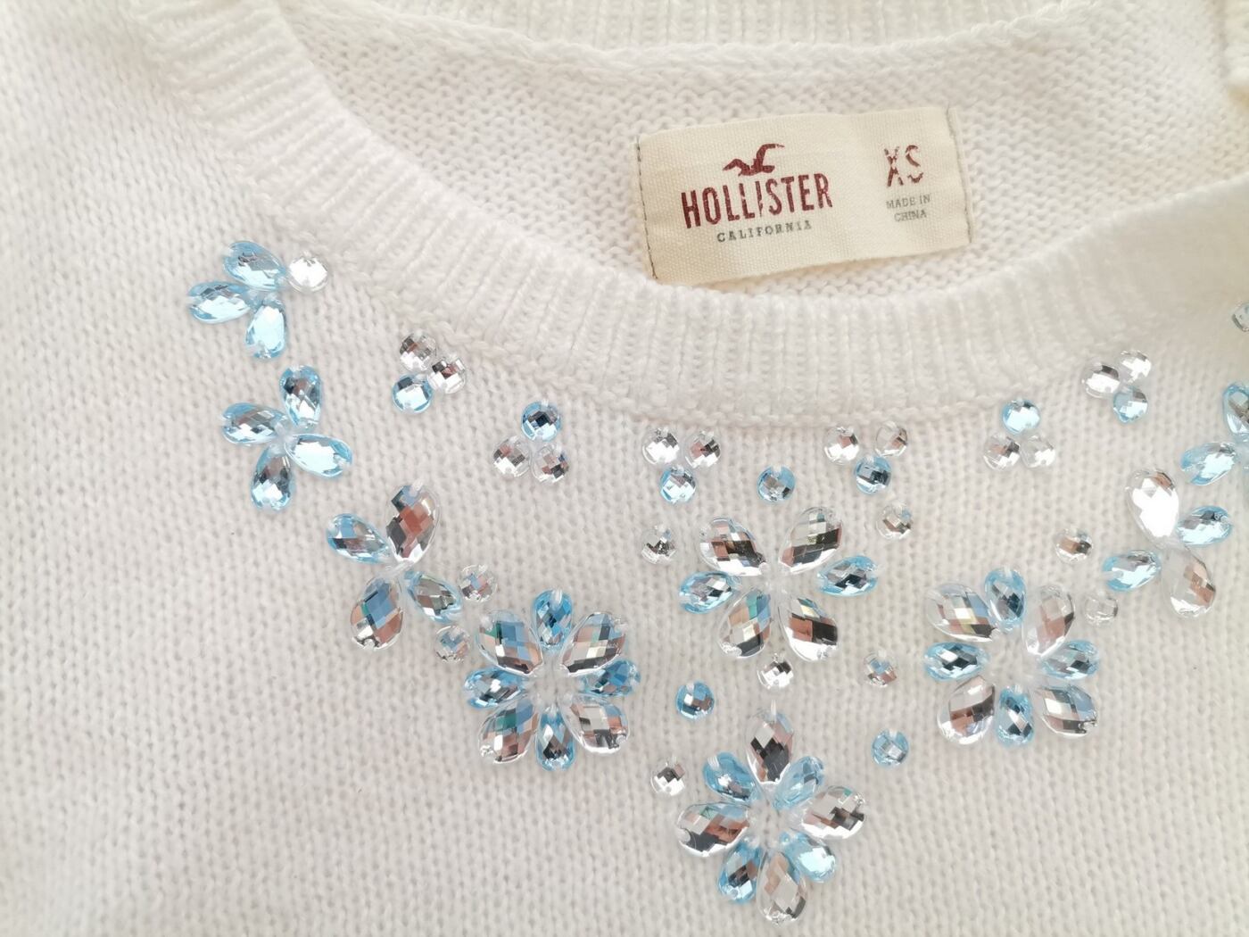 Hollister Rozmiar XS Kolor Kremowy Okrągły dekolt Sweter Długi rękaw Materiał Bawełna Cienka dzianina