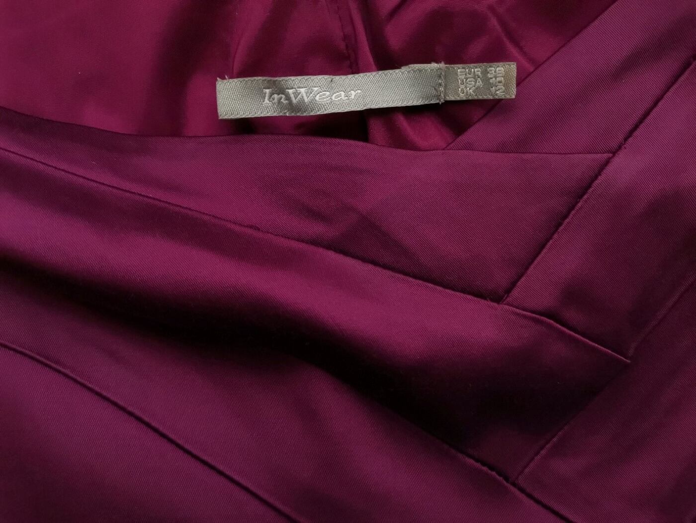 InWear Rozmiar 38 Kolor Purpurowy Dekolt Serce Sukienka Bodycon Bezrękawnik Midi InWear Rozmiar 38 Kolor Purpurowy Dekolt Serce Sukienka Bodycon Bezrękawnik Midi