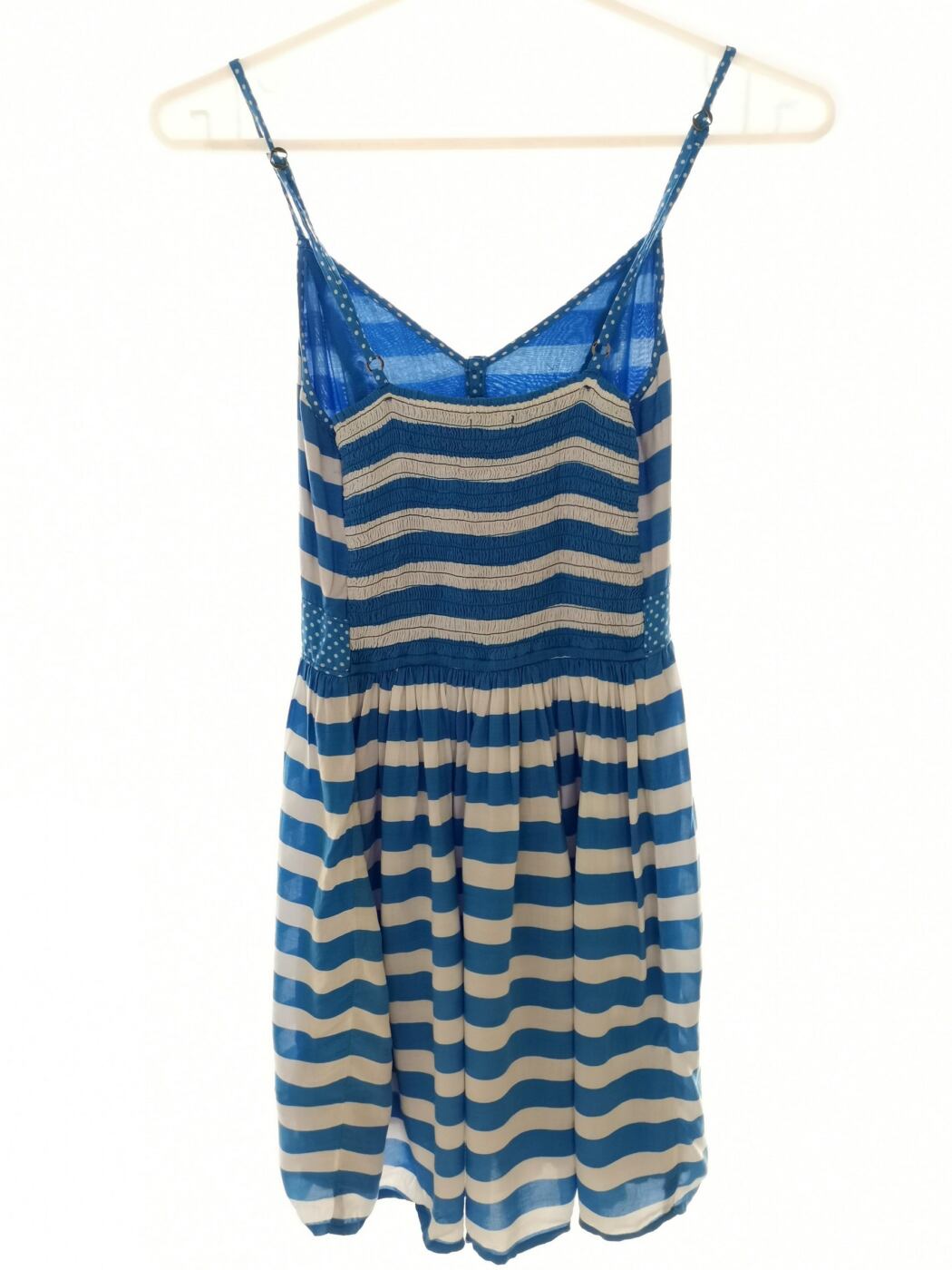 Hollister Rozmiar XS Kolor Niebieski Pasy W serek Tunika Bluzka Bezrękawnik Materiał Wiskoza 100% Hollister Rozmiar XS Kolor Niebieski Pasy W serek Tunika Bluzka Bezrękawnik Materiał Wiskoza 100%