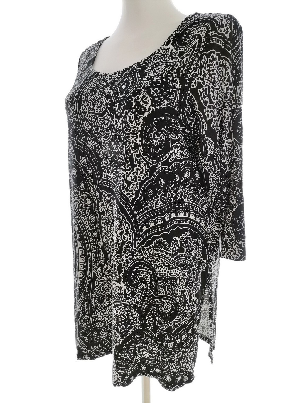Cynthia Rowley Rozmiar 18 (44) Kolor Czarny Paisley Okrągły dekolt Tunika Bluzka Rękaw 3/4 Materiał Rayon Cynthia Rowley Rozmiar 18 (44) Kolor Czarny Paisley Okrągły dekolt Tunika Bluzka Rękaw 3/4 Materiał Rayon