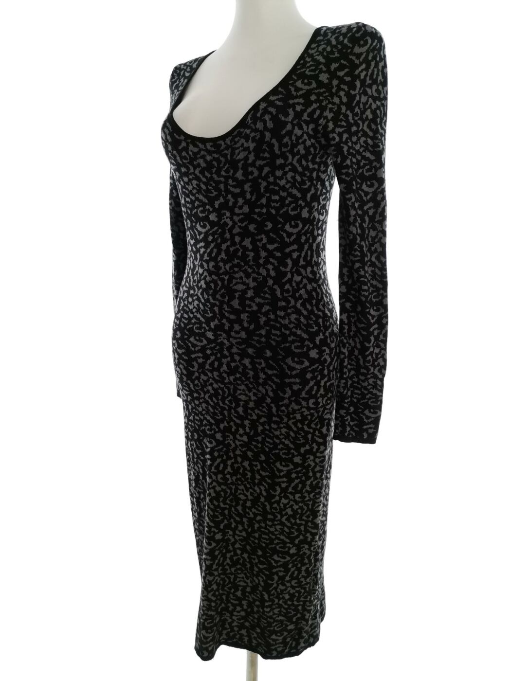 Oasis Rozmiar M Kolor Czarny Dekolt U Sukienka Bodycon Długi rękaw Midi Materiał Wiskoza Oasis Rozmiar M Kolor Czarny Dekolt U Sukienka Bodycon Długi rękaw Midi Materiał Wiskoza