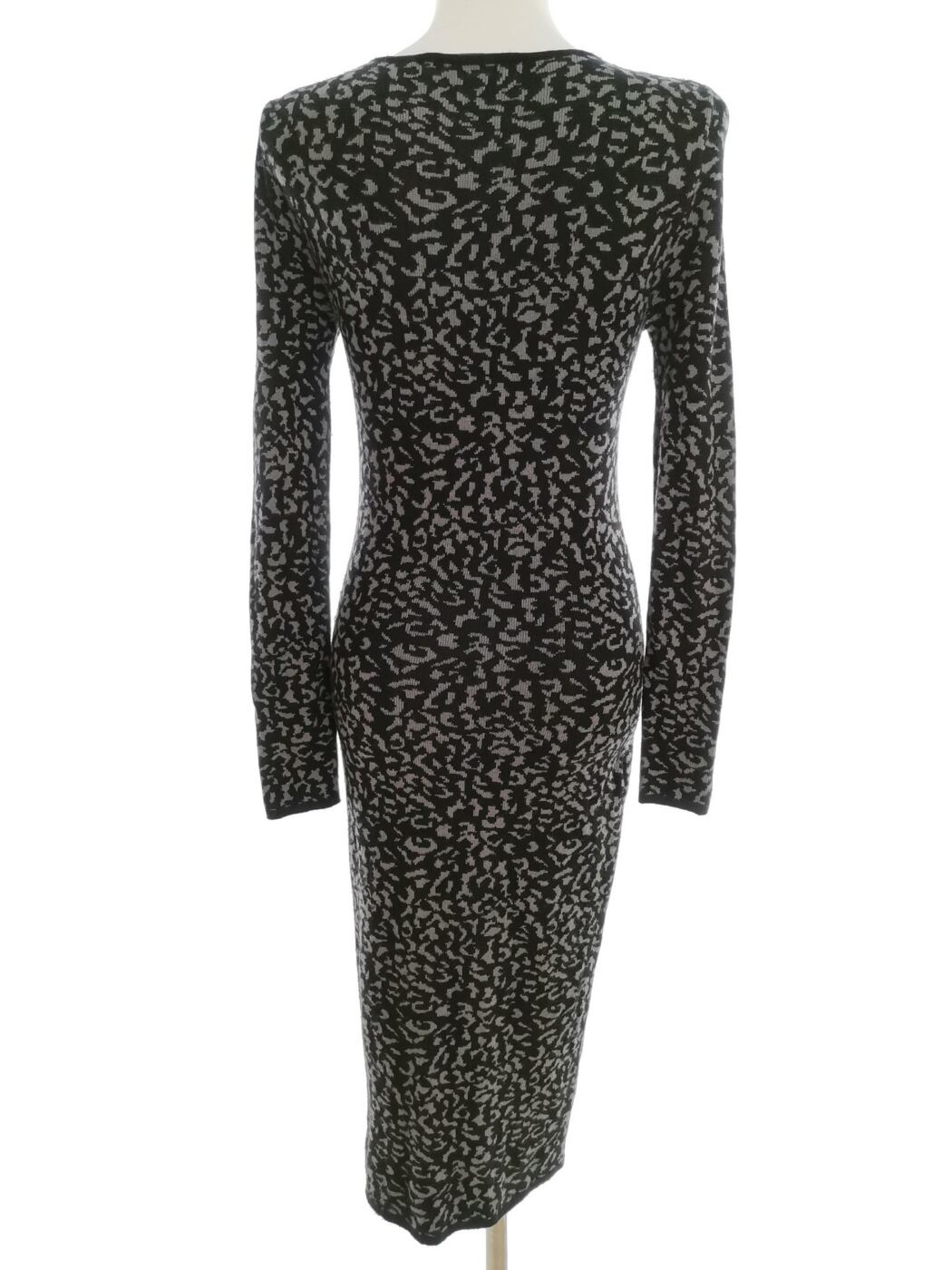 Oasis Rozmiar M Kolor Czarny Dekolt U Sukienka Bodycon Długi rękaw Midi Materiał Wiskoza Oasis Rozmiar M Kolor Czarny Dekolt U Sukienka Bodycon Długi rękaw Midi Materiał Wiskoza