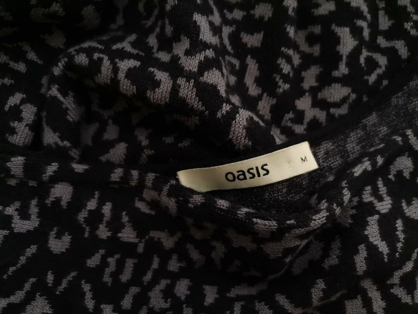 Oasis Rozmiar M Kolor Czarny Dekolt U Sukienka Bodycon Długi rękaw Midi Materiał Wiskoza Oasis Rozmiar M Kolor Czarny Dekolt U Sukienka Bodycon Długi rękaw Midi Materiał Wiskoza