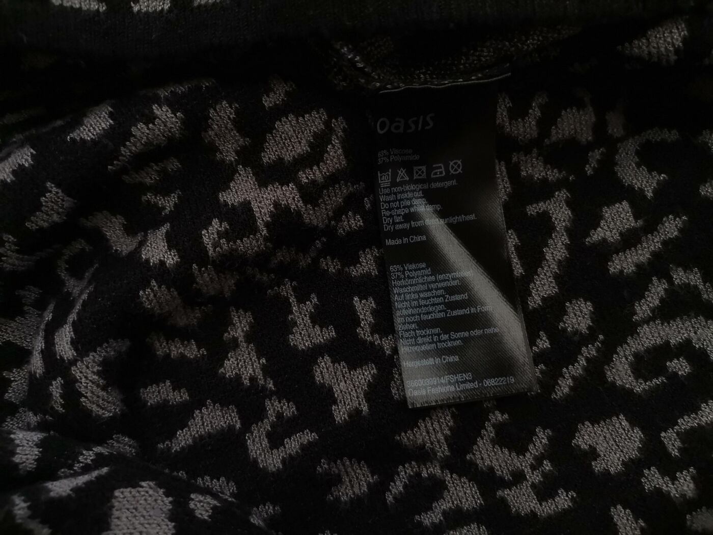 Oasis Rozmiar M Kolor Czarny Dekolt U Sukienka Bodycon Długi rękaw Midi Materiał Wiskoza Oasis Rozmiar M Kolor Czarny Dekolt U Sukienka Bodycon Długi rękaw Midi Materiał Wiskoza