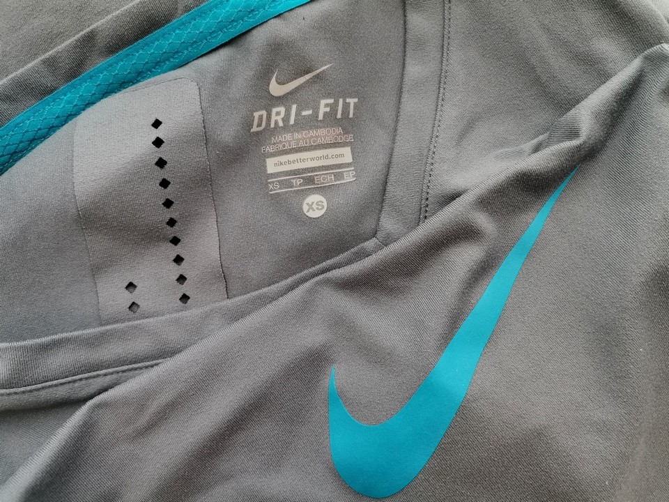 IMG_20210423_115807.jpg Nike Rozmiar XS Kolor Szary Okrągły dekolt Bluzka Bezrękawnik