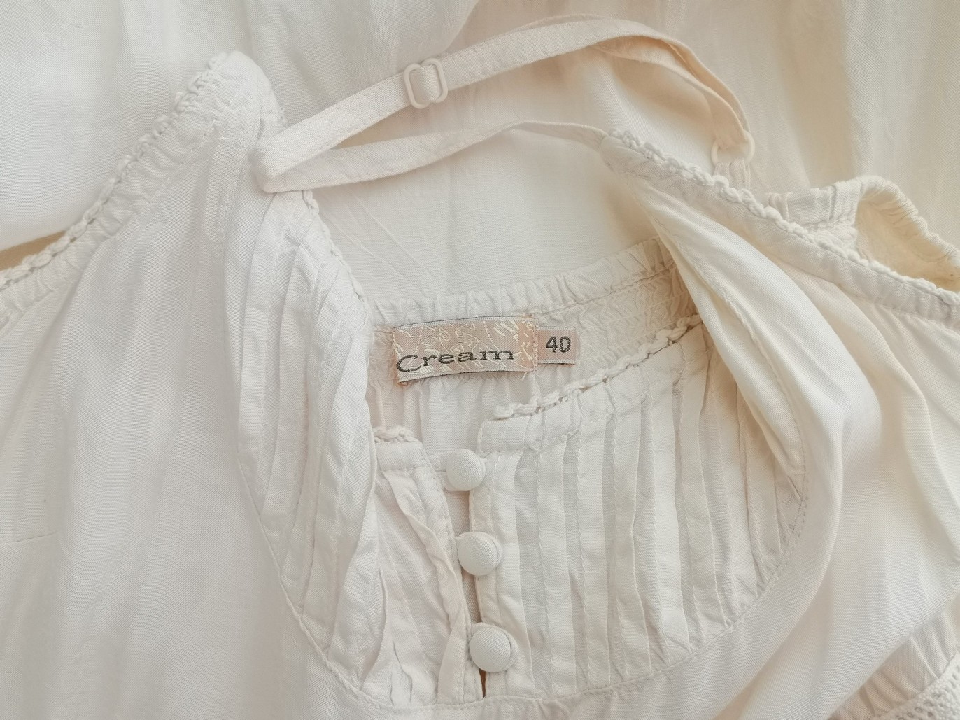 Cream Rozmiar 40 Kolor Perłowy Odkryte Ramiona Sukienka A-Line Bezrękawnik Midi Materiał Wiskoza 100% Cream Rozmiar 40 Kolor Perłowy Odkryte Ramiona Sukienka A-Line Bezrękawnik Midi Materiał Wiskoza 100%