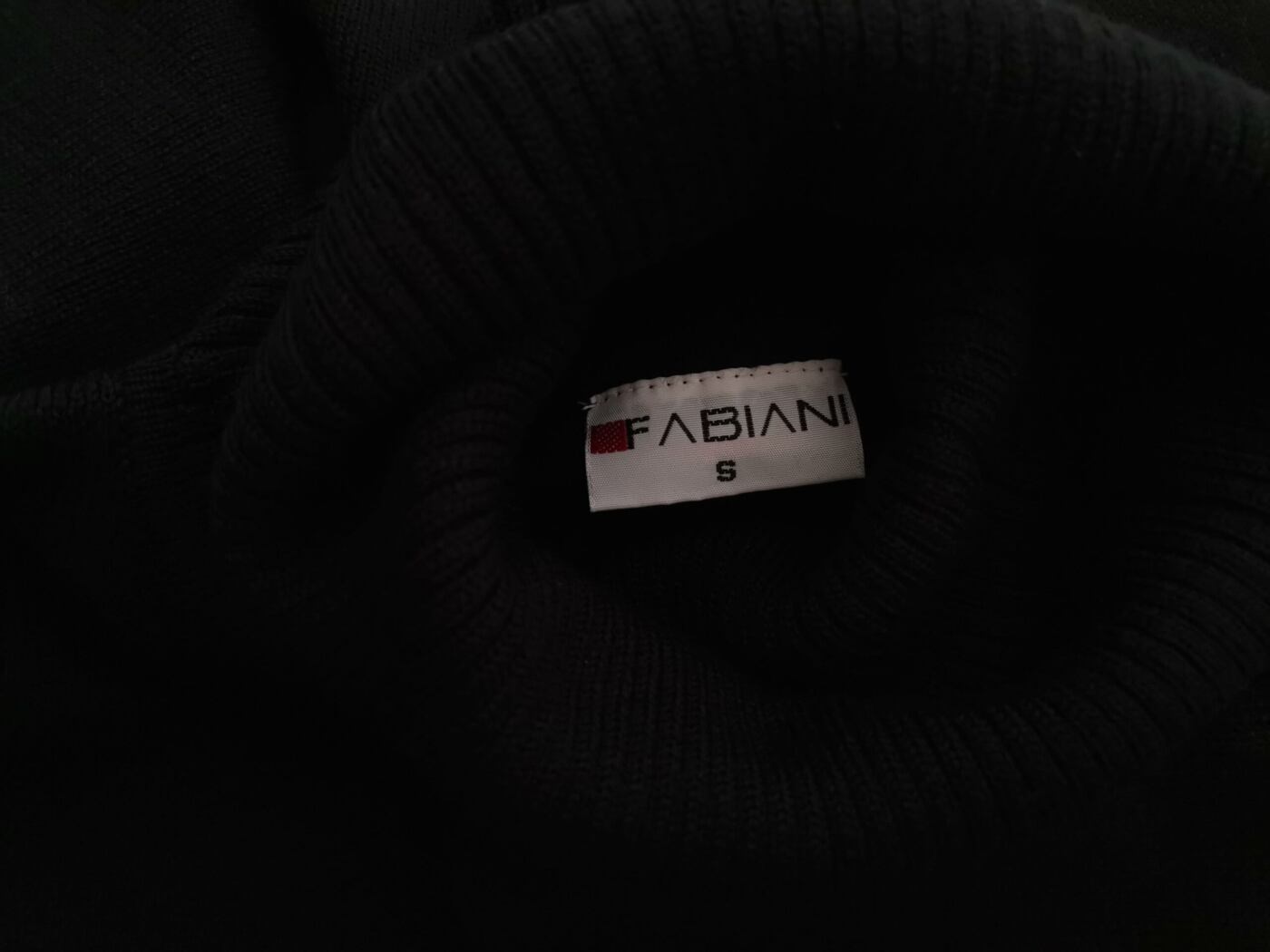 Fabiani Rozmiar S Kolor Czarny Golf Tunika Bluzka Dzianina Długi rękaw Materiał Wełna Merino Fabiani Rozmiar S Kolor Czarny Golf Tunika Bluzka Dzianina Długi rękaw Materiał Wełna Merino
