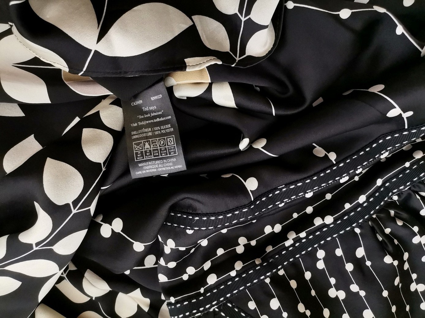 Ted Baker Rozmiar 3 (40) Kolor Czarny Grochy Odkryte Ramiona Sukienka A-Line Bezrękawnik Midi Materiał Jedwab 100% Ted Baker Rozmiar 3 (40) Kolor Czarny Grochy Odkryte Ramiona Sukienka A-Line Bezrękawnik Midi Materiał Jedwab 100%