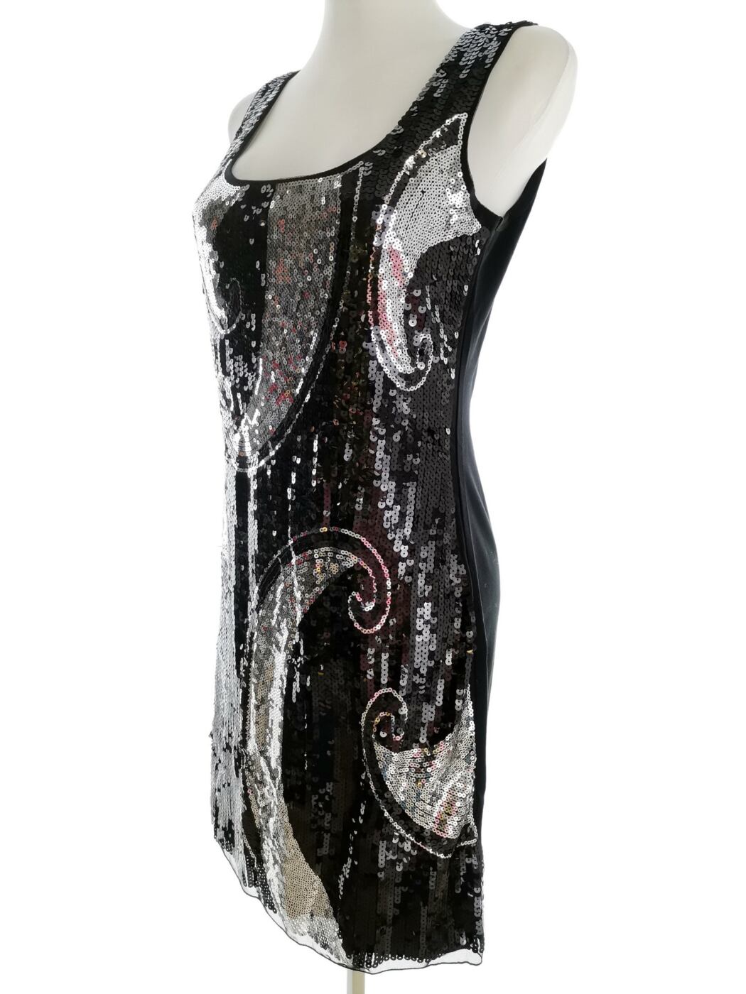 One two Rozmiar M Kolor Czarny Kwadratowy dekolt Sukienka Bodycon Bezrękawnik Do Kolan Materiał Wiskoza