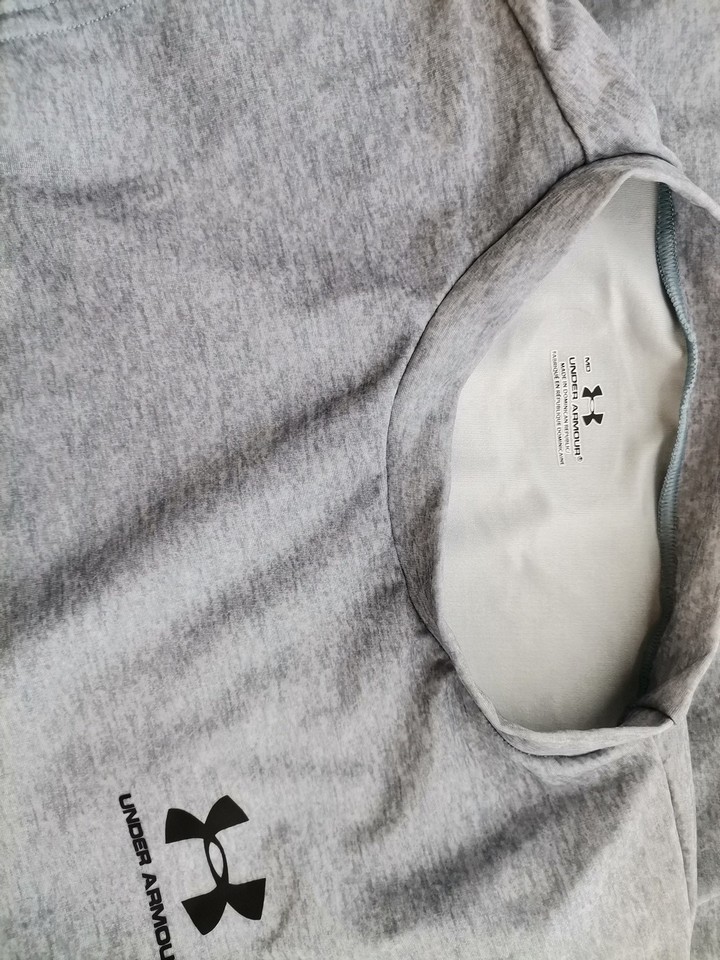 IMG_20210512_130414.jpg Under Armour Rozmiar XS/S Kolor Szary Męski T-Shirt Bezrękawnik Materiał Bawełna