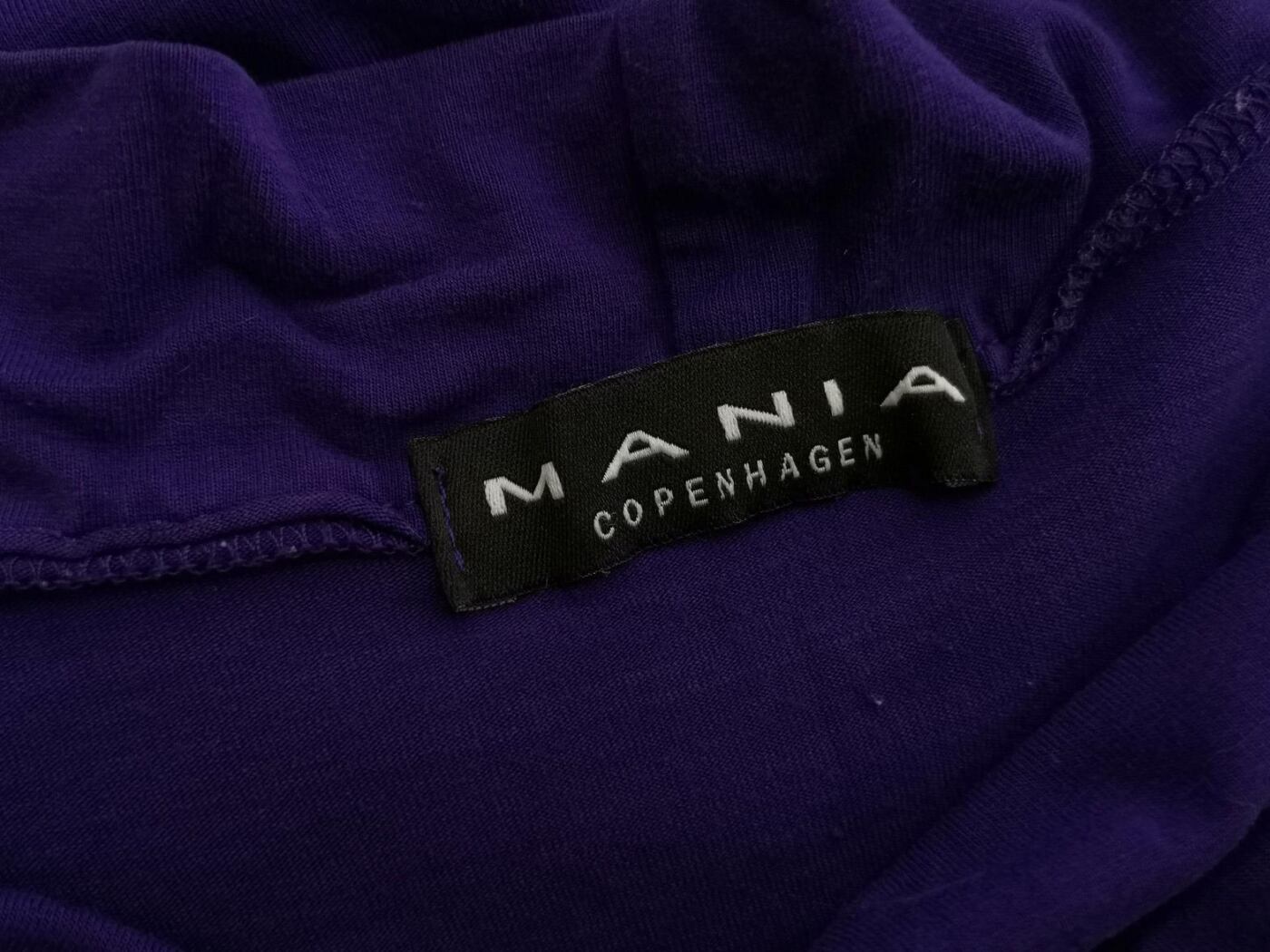 MANIA Rozmiar M Kolor Fioletowy Drapowany dekolt Sukienka Sweterkowa Krótki rękaw Midi MANIA Rozmiar M Kolor Fioletowy Drapowany dekolt Sukienka Sweterkowa Krótki rękaw Midi