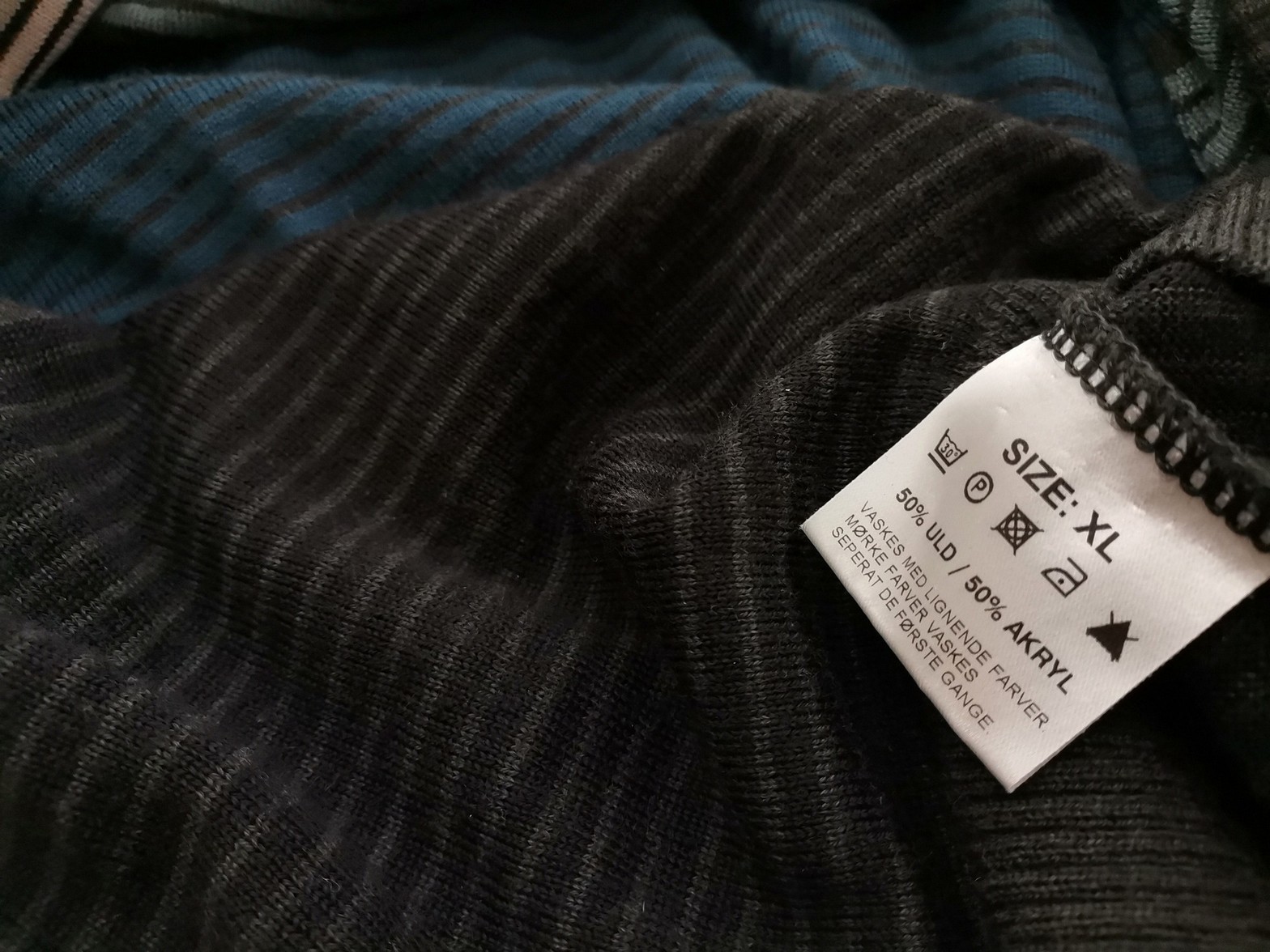 IMG_20210513_130017.jpg Manfield Rozmiar XL Kolor Kolorowa Pasy Męski Sweter Długi rękaw Materiał Wełna