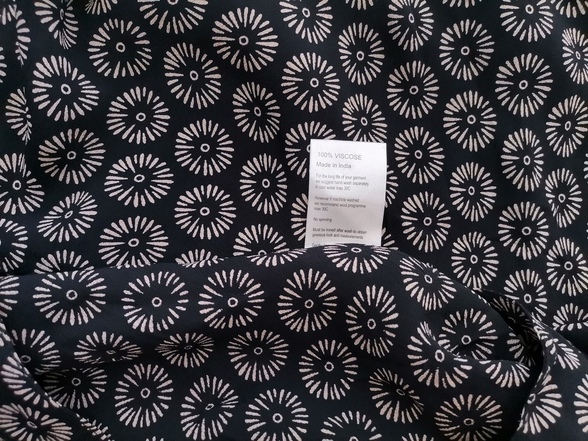 The Masai Rozmiar S Kolor Czarny Geometryczny Okrągły dekolt Tunika Bluzka Krótki rękaw Materiał Wiskoza 100% The Masai Rozmiar S Kolor Czarny Geometryczny Okrągły dekolt Tunika Bluzka Krótki rękaw Materiał Wiskoza 100%