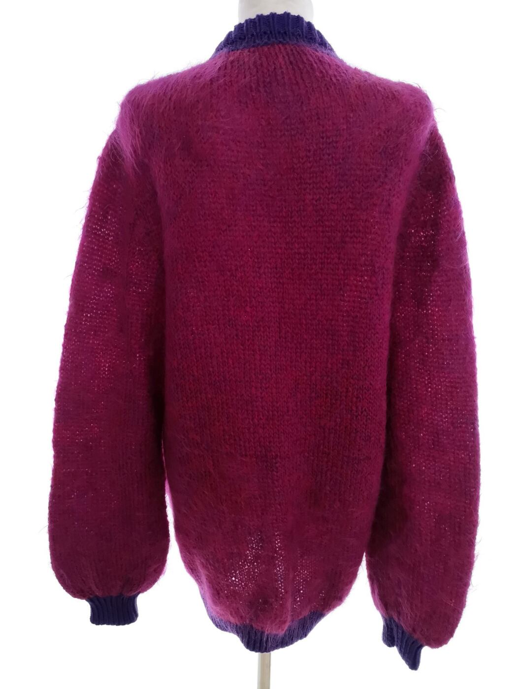 Vintage Rozmiar 46/48 Kolor Fuksja Crew Neck Długi Zapinany Kardigan Długi rękaw Vintage Rozmiar 46/48 Kolor Fuksja Crew Neck Długi Zapinany Kardigan Długi rękaw