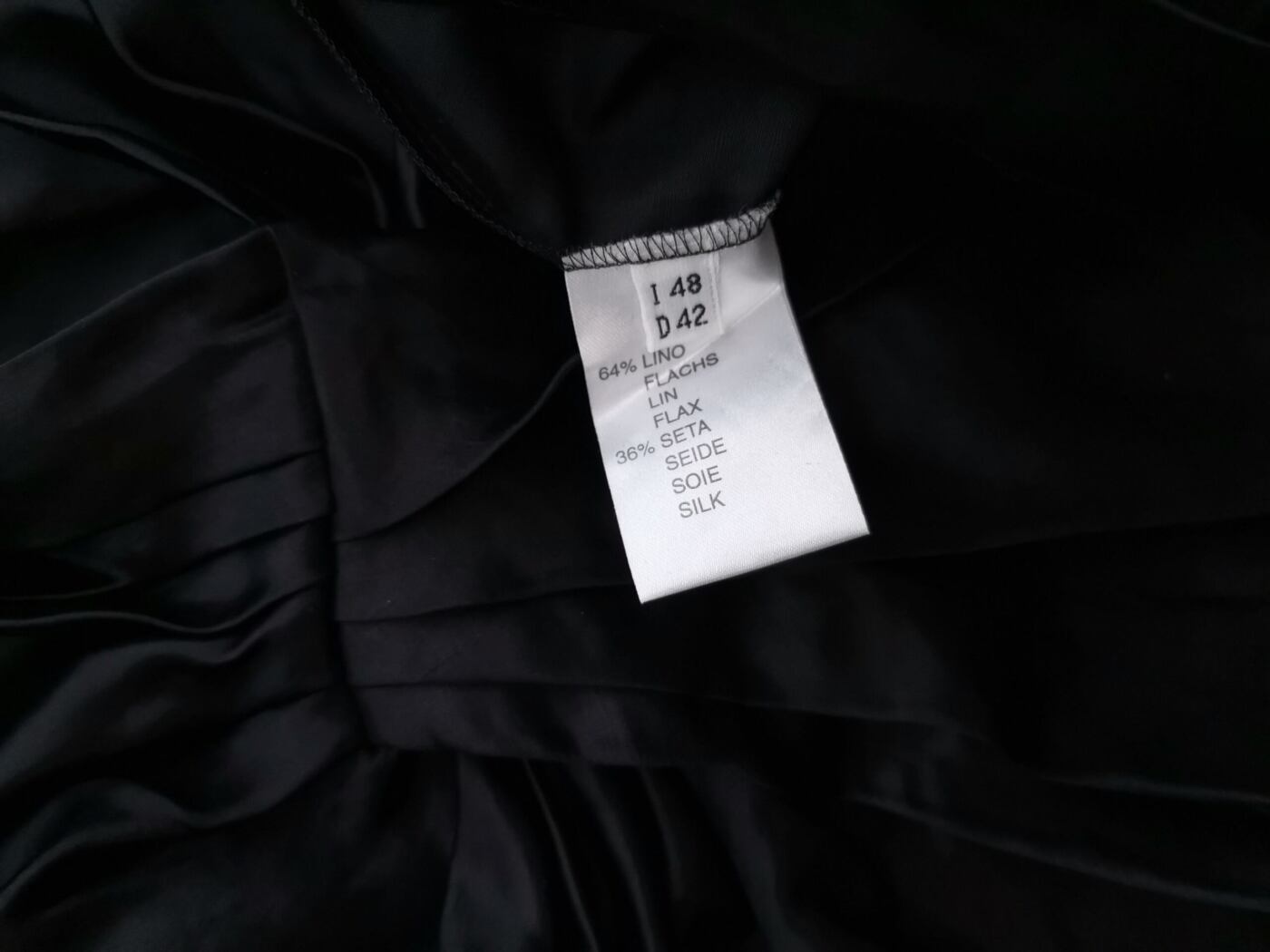 Anna Molinari Rozmiar 42 Kolor Czarny W serek Sukienka Prostokątna Krótki rękaw Midi Materiał Len Anna Molinari Rozmiar 42 Kolor Czarny W serek Sukienka Prostokątna Krótki rękaw Midi Materiał Len