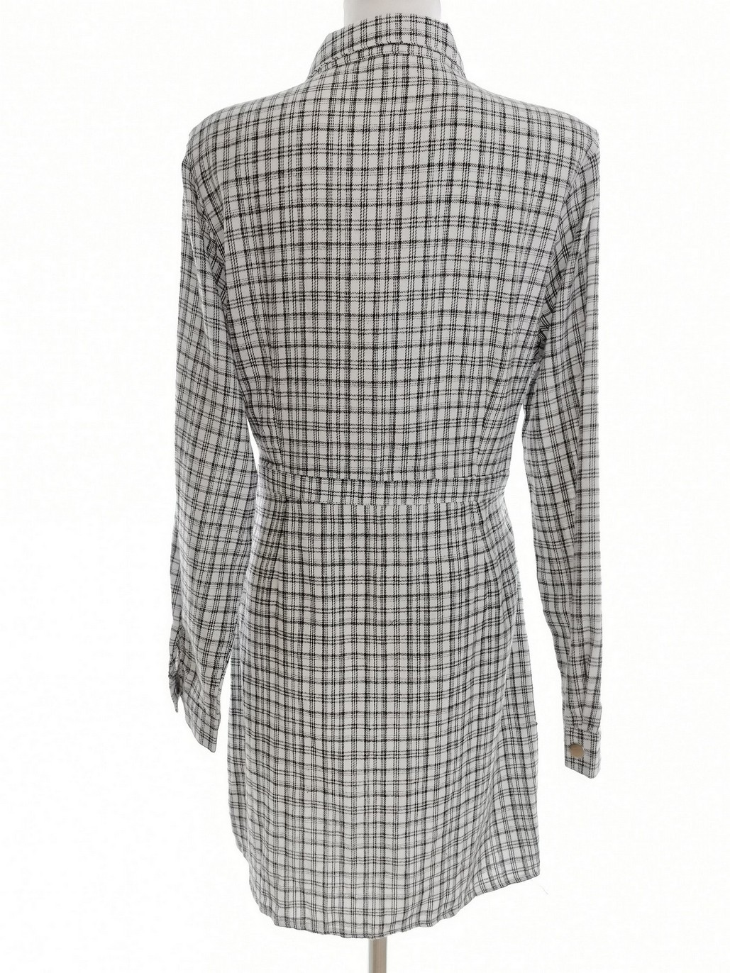 Missguided Rozmiar 14 (42) Kolor Biały Krata Kołnierz Tunika Zapinana Bluzka Długi rękaw Materiał Bawełna Missguided Rozmiar 14 (42) Kolor Biały Krata Kołnierz Tunika Zapinana Bluzka Długi rękaw Materiał Bawełna