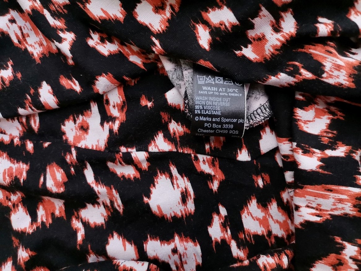 Rozmiar 18 (46) Kolor Czarny Keyhole Crew Neck Sukienka Prostokątna Krótki rękaw Midi Materiał Wiskoza Rozmiar 18 (46) Kolor Czarny Keyhole Crew Neck Sukienka Prostokątna Krótki rękaw Midi Materiał Wiskoza