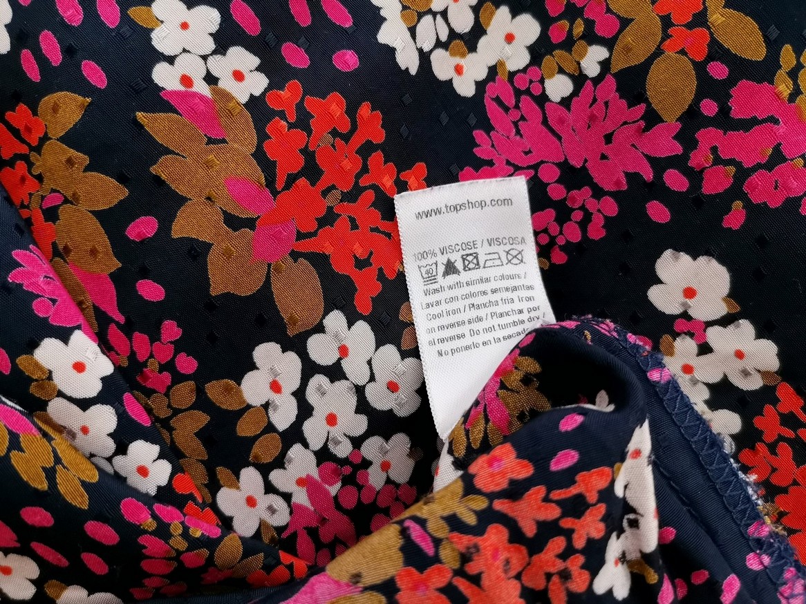 Topshop Rozmiar 10 (38) Kolor Czarny W serek Sukienka A-Line Krótki rękaw Do Kolan Materiał Wiskoza 100% Topshop Rozmiar 10 (38) Kolor Czarny W serek Sukienka A-Line Krótki rękaw Do Kolan Materiał Wiskoza 100%
