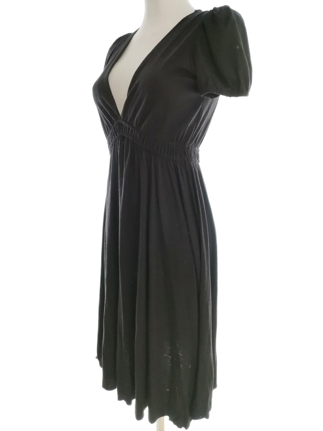 Maje Rozmiar 2 (38) Kolor Czarny W serek Sukienka Sheath Krótki rękaw Midi Materiał Wiskoza Maje Rozmiar 2 (38) Kolor Czarny W serek Sukienka Sheath Krótki rękaw Midi Materiał Wiskoza