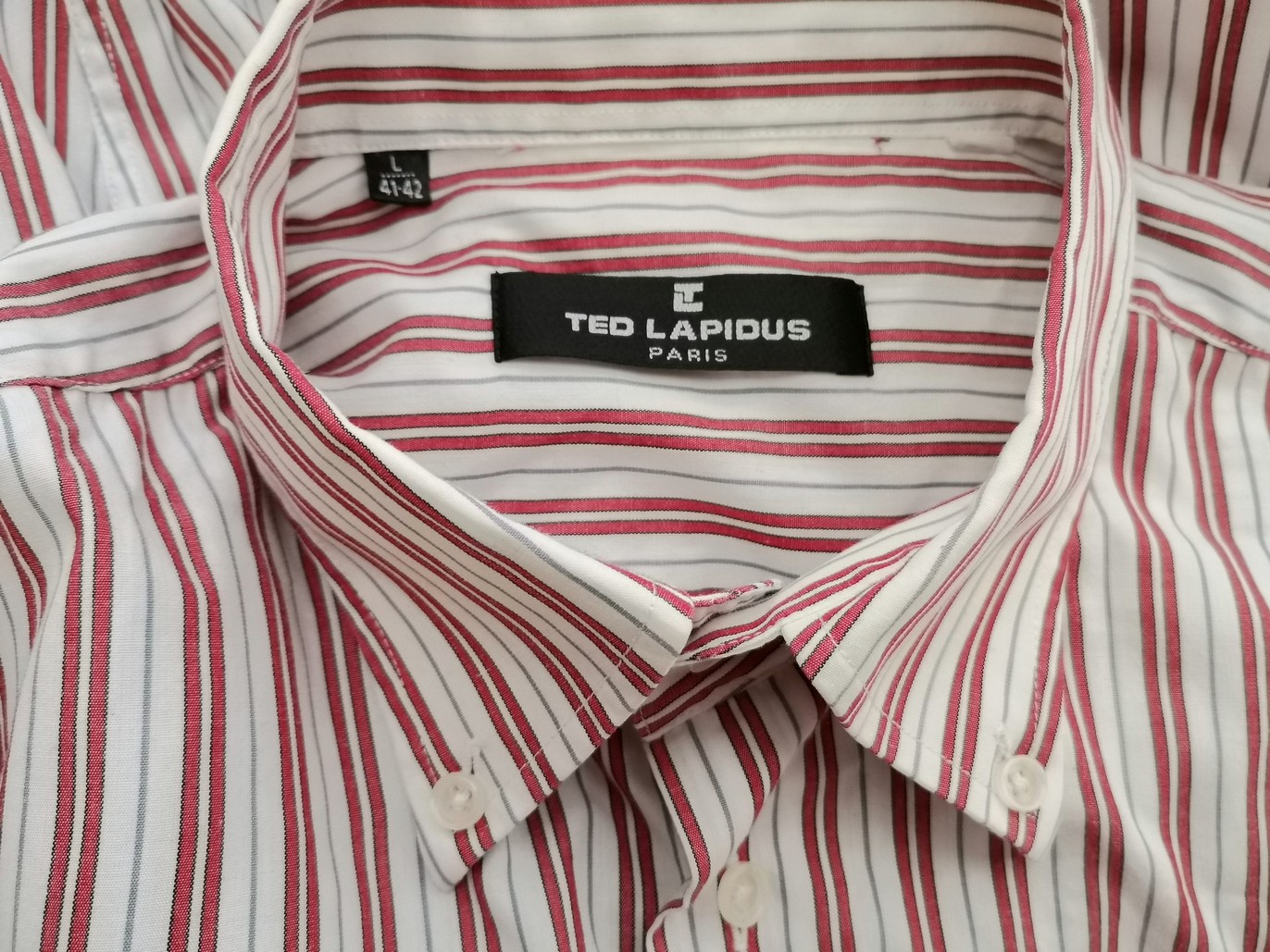 Ted Lapidus Rozmiar 41-42 Kolor Czerwony Pasy Kołnierz Męska Koszula Elegancka Długi rękaw Materiał Bawełna