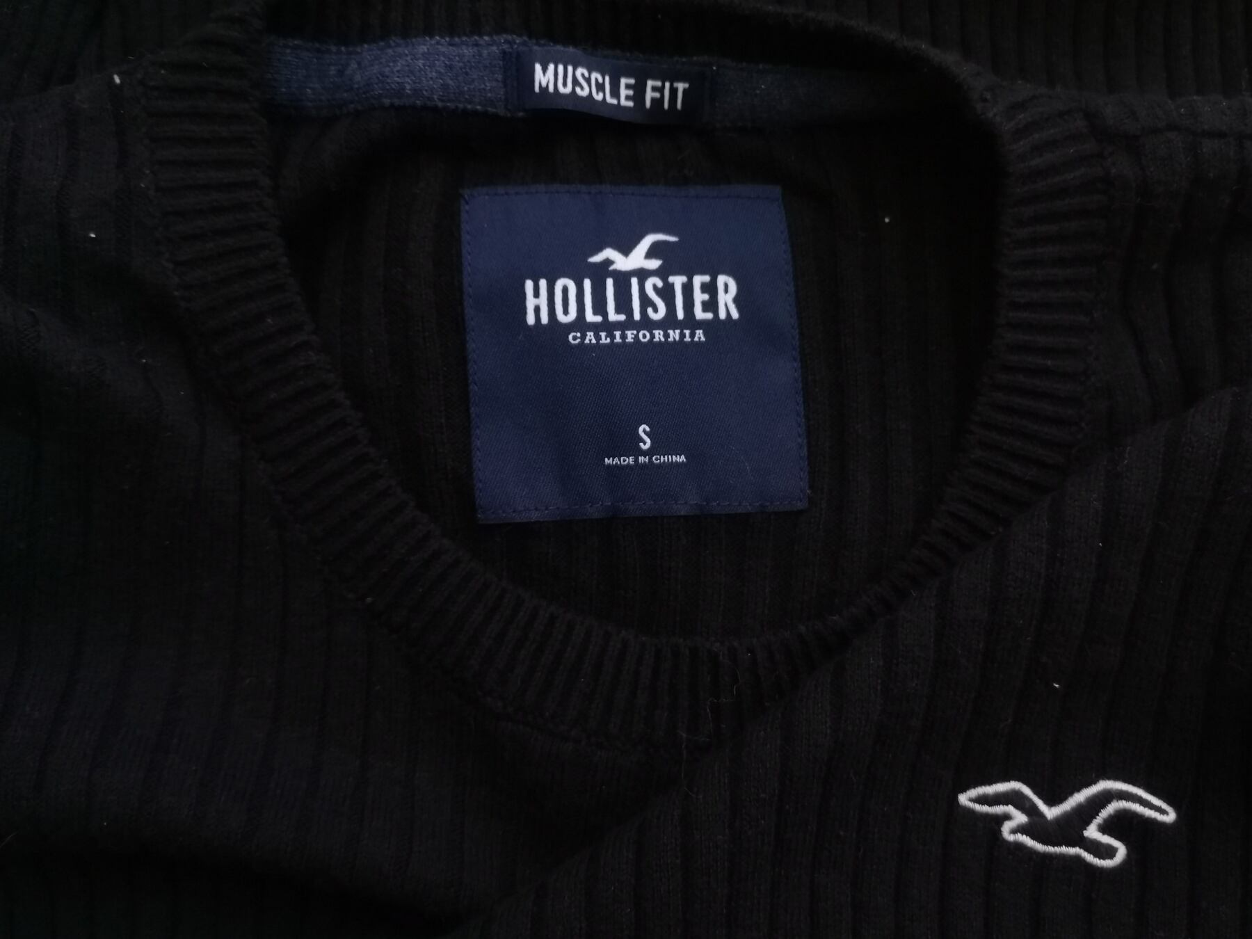 IMG_20210519_142528.jpg Hollister Rozmiar S Kolor Czarny Męski Sweter Długi rękaw Materiał Bawełna