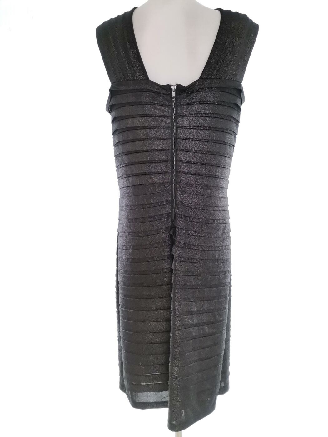 Alexon Rozmiar 14 (40) Kolor Czarny W serek Sukienka Bodycon Bezrękawnik Midi Alexon Rozmiar 14 (40) Kolor Czarny W serek Sukienka Bodycon Bezrękawnik Midi