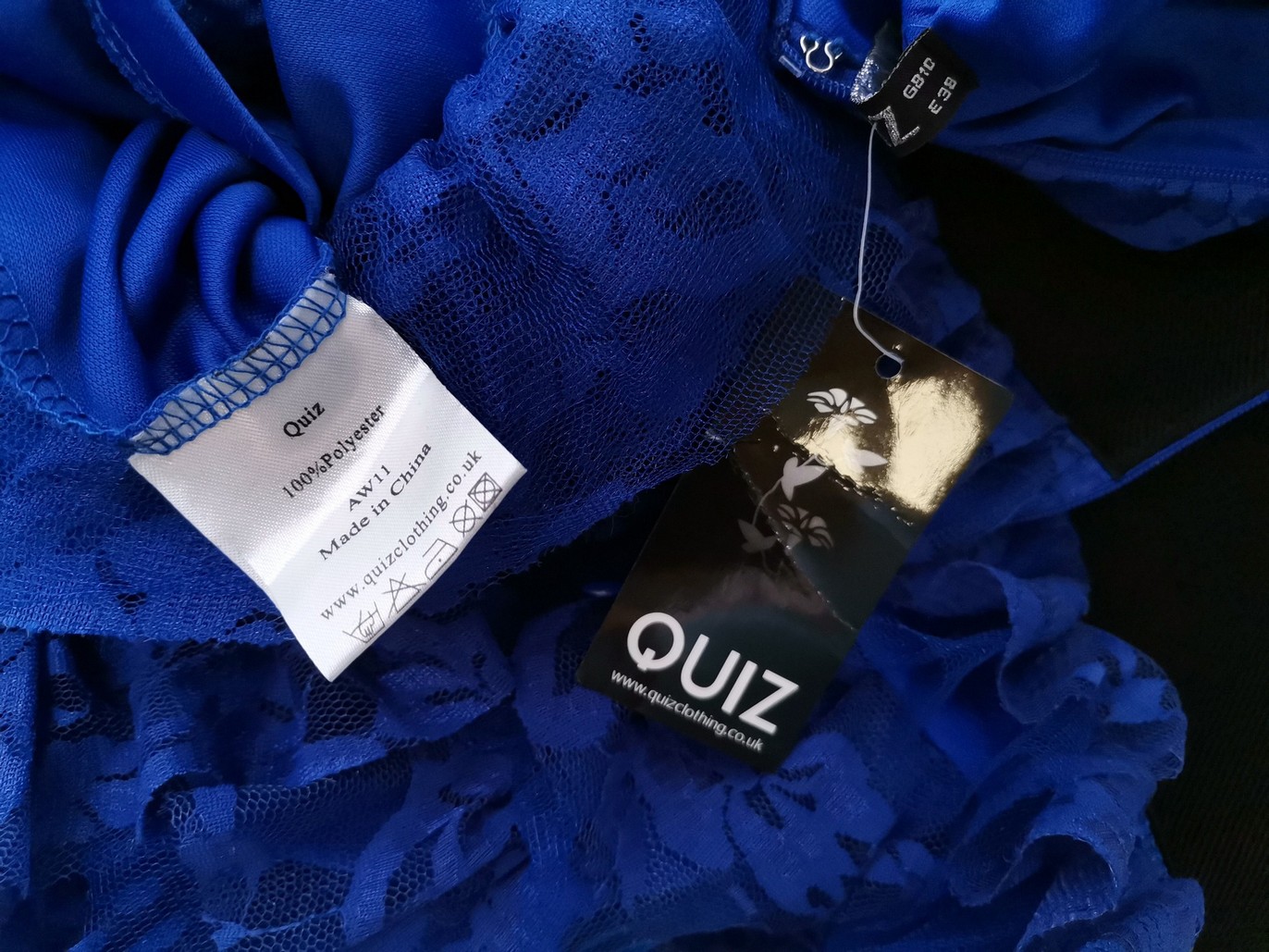 Quiz Rozmiar 10 (38) Kolor Granatowy Odkryte Ramiona Sukienka Mini Bezrękawnik Krótka Quiz Rozmiar 10 (38) Kolor Granatowy Odkryte Ramiona Sukienka Mini Bezrękawnik Krótka