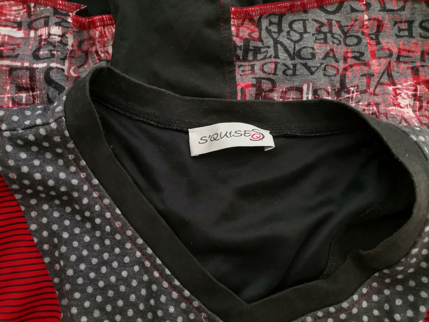 S. Quise Rozmiar 48 Kolor Czarny Pasy Okrągły dekolt Sukienka Sweterkowa Długi rękaw Krótka S. Quise Rozmiar 48 Kolor Czarny Pasy Okrągły dekolt Sukienka Sweterkowa Długi rękaw Krótka