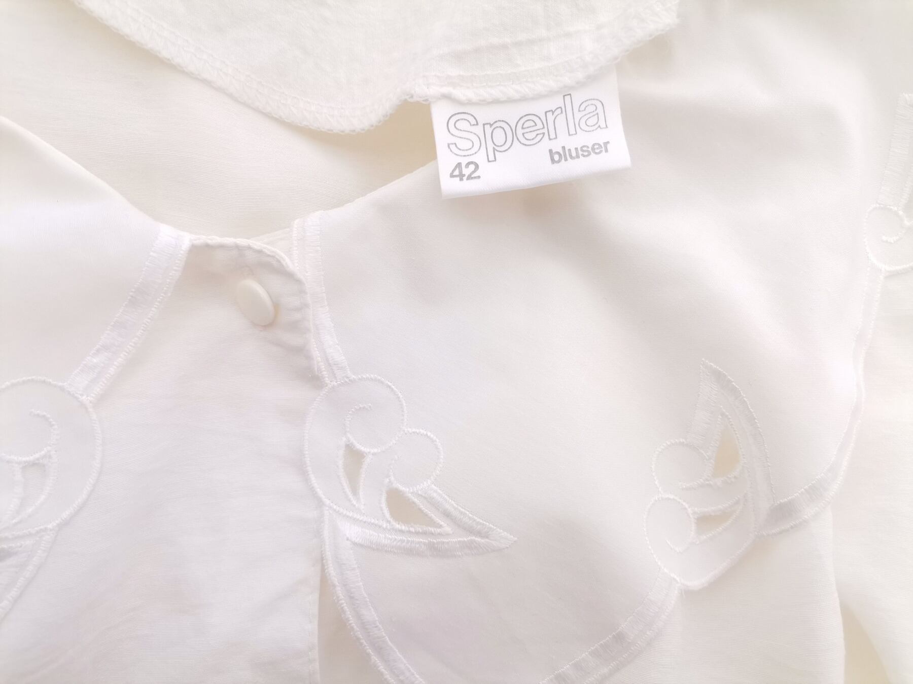Vintage Rozmiar 42 Kolor Kremowy Kołnierz Bluzka Zapinana Długi rękaw Materiał Wiskoza 100%