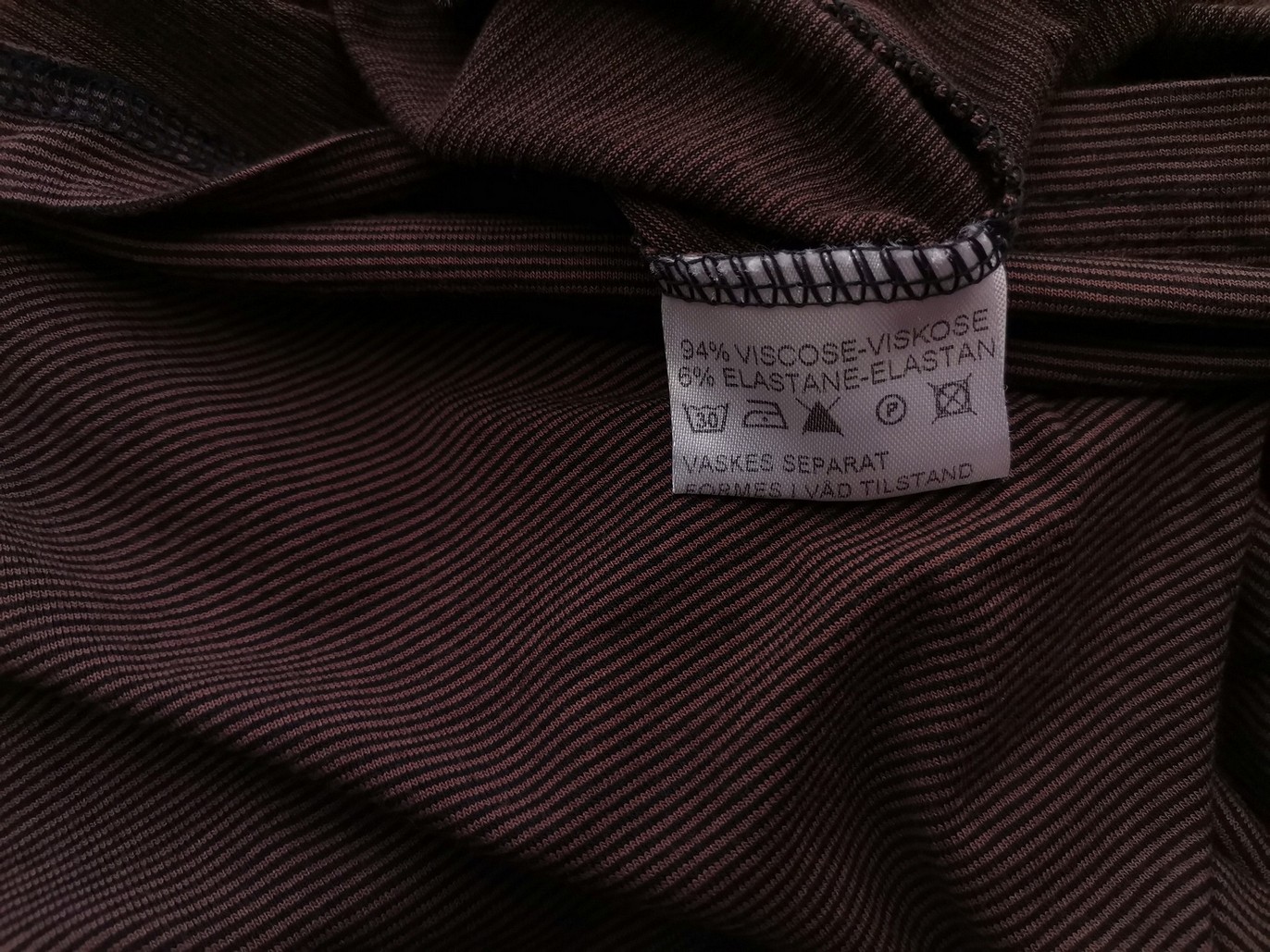 The Masai Rozmiar L Kolor Brązowy Pasy Okrągły dekolt Sukienka Sweterkowa Rękaw 3/4 Midi Materiał Wiskoza The Masai Rozmiar L Kolor Brązowy Pasy Okrągły dekolt Sukienka Sweterkowa Rękaw 3/4 Midi Materiał Wiskoza