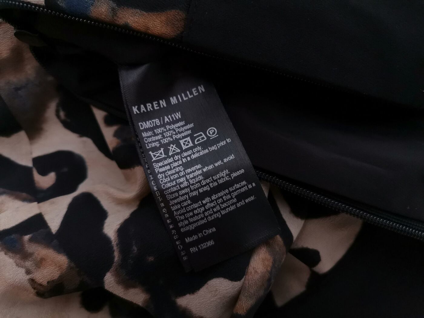 Karen MILLEN Rozmiar 10 (38) Kolor Czarny Kwadratowy dekolt Sukienka Ołówkowa Bezrękawnik Do Kolan Karen MILLEN Rozmiar 10 (38) Kolor Czarny Kwadratowy dekolt Sukienka Ołówkowa Bezrękawnik Do Kolan