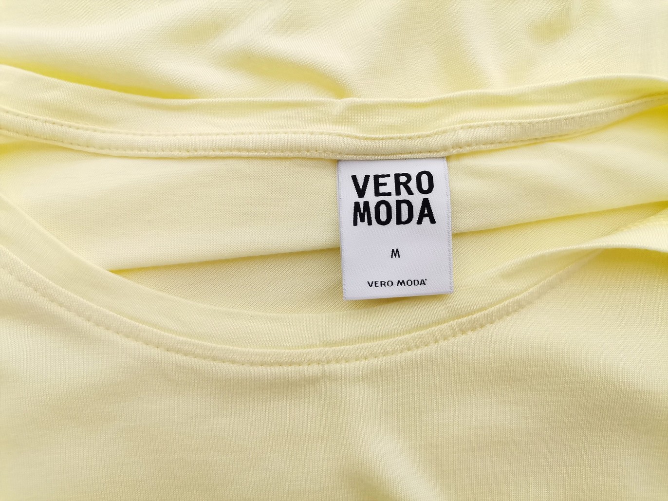 Vero moda Rozmiar M Kolor Żółty Okrągły dekolt Tunika Bluzka Krótki rękaw Materiał Wiskoza 100% Vero moda Rozmiar M Kolor Żółty Okrągły dekolt Tunika Bluzka Krótki rękaw Materiał Wiskoza 100%