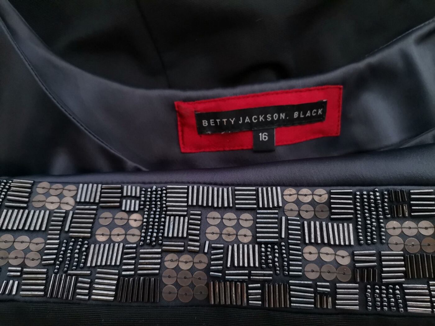 Betty Jackson Black Rozmiar 16 (44) Kolor Granatowy Okrągły dekolt Sukienka Sheath Krótki rękaw Midi Betty Jackson Black Rozmiar 16 (44) Kolor Granatowy Okrągły dekolt Sukienka Sheath Krótki rękaw Midi