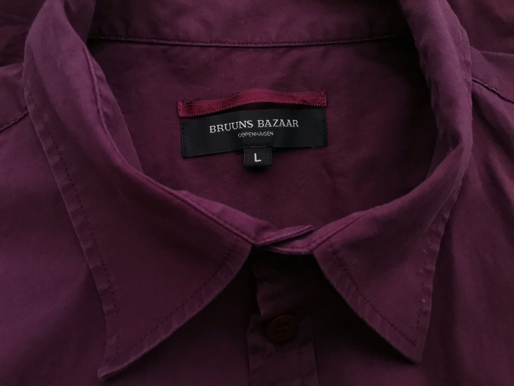 IMG_20210601_121506.jpg BRUUNS BAZAAR Rozmiar L Kolor Purpurowy Kołnierz Męska Koszula Elegancka Długi rękaw Materiał Bawełna 100%