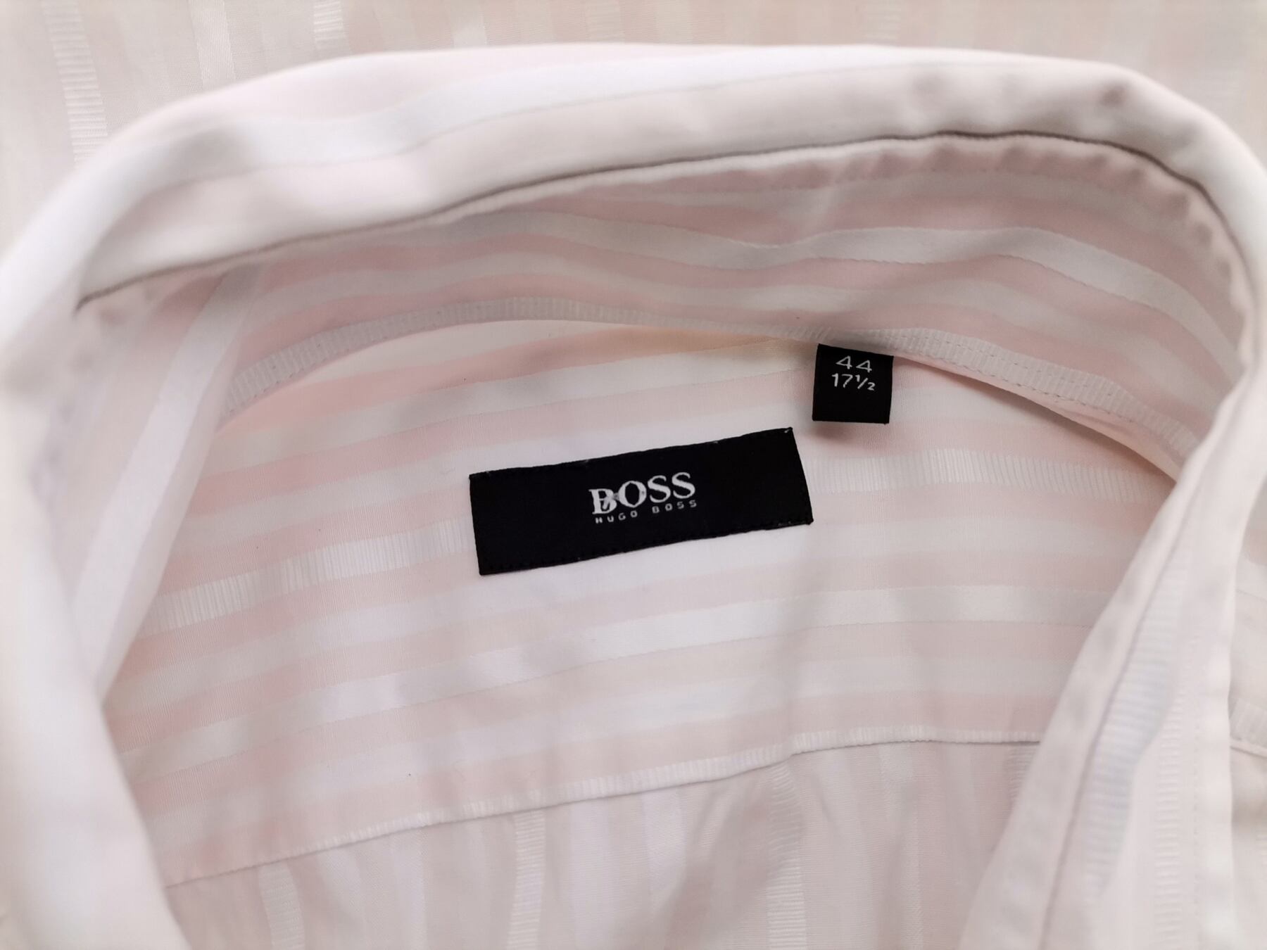 IMG_20210601_121730.jpg Hugo Boss Rozmiar 17.5 (44) Kolor Różowy Pasy Kołnierz Męska Koszula Elegancka Długi rękaw Materiał Bawełna 100%