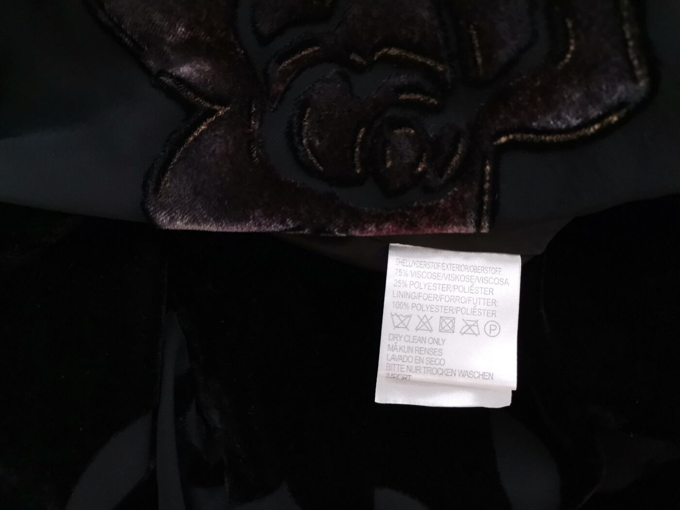 B.YOUNG Rozmiar L Kolor Czarny Odkryte Ramiona Sukienka Sweterkowa Bezrękawnik Długa Materiał Wiskoza B.YOUNG Rozmiar L Kolor Czarny Odkryte Ramiona Sukienka Sweterkowa Bezrękawnik Długa Materiał Wiskoza