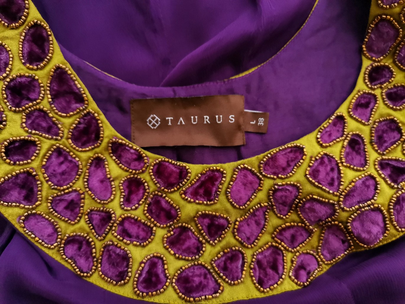 TAURUS Rozmiar L (38) Kolor Fioletowy Okrągły dekolt Sukienka Mini Bezrękawnik Krótka TAURUS Rozmiar L (38) Kolor Fioletowy Okrągły dekolt Sukienka Mini Bezrękawnik Krótka