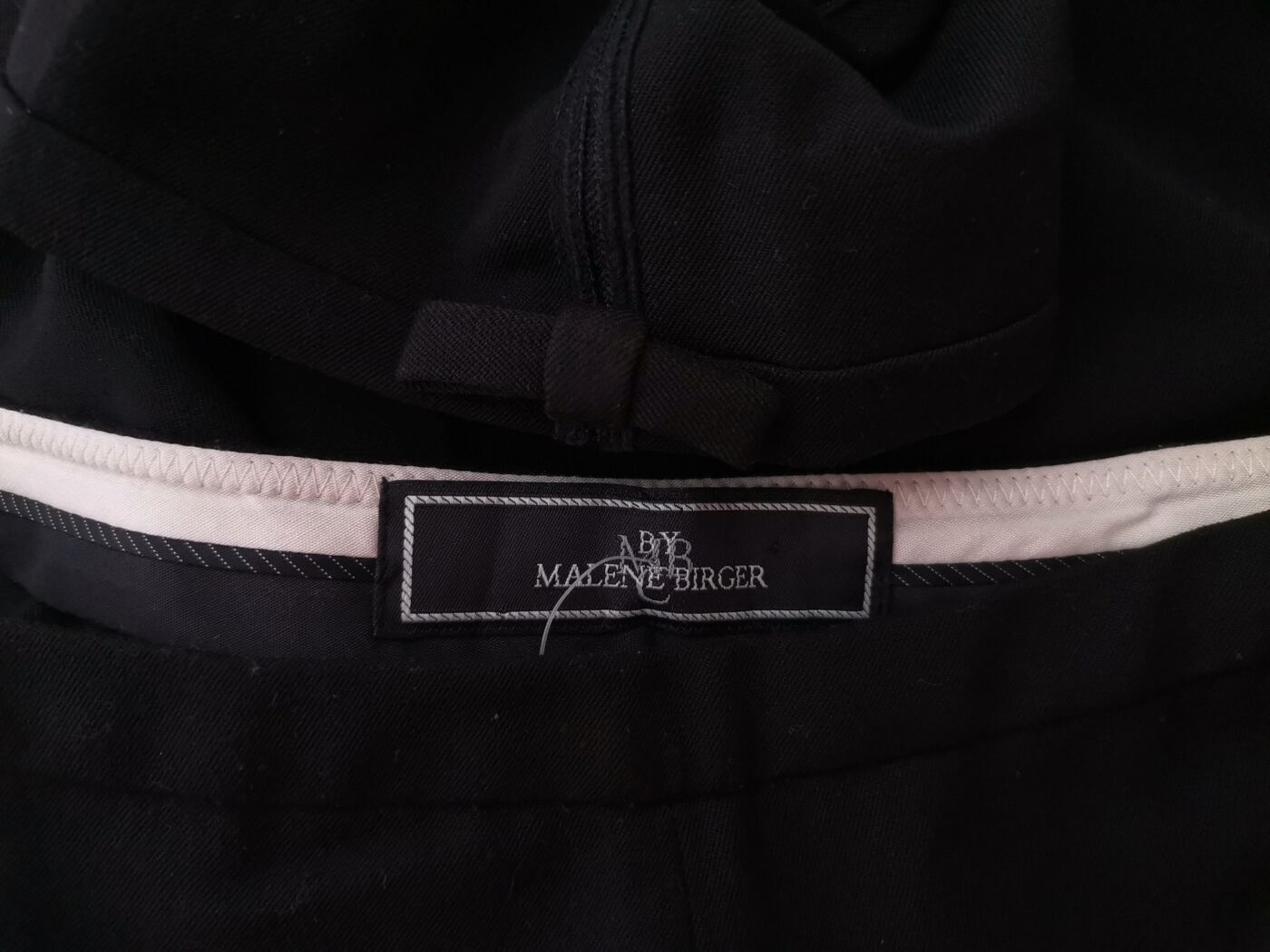 IMG_20210615_140619.jpg BY MALENE BIRGER Rozmiar 34 Kolor Czarny Spodnie Eleganckie