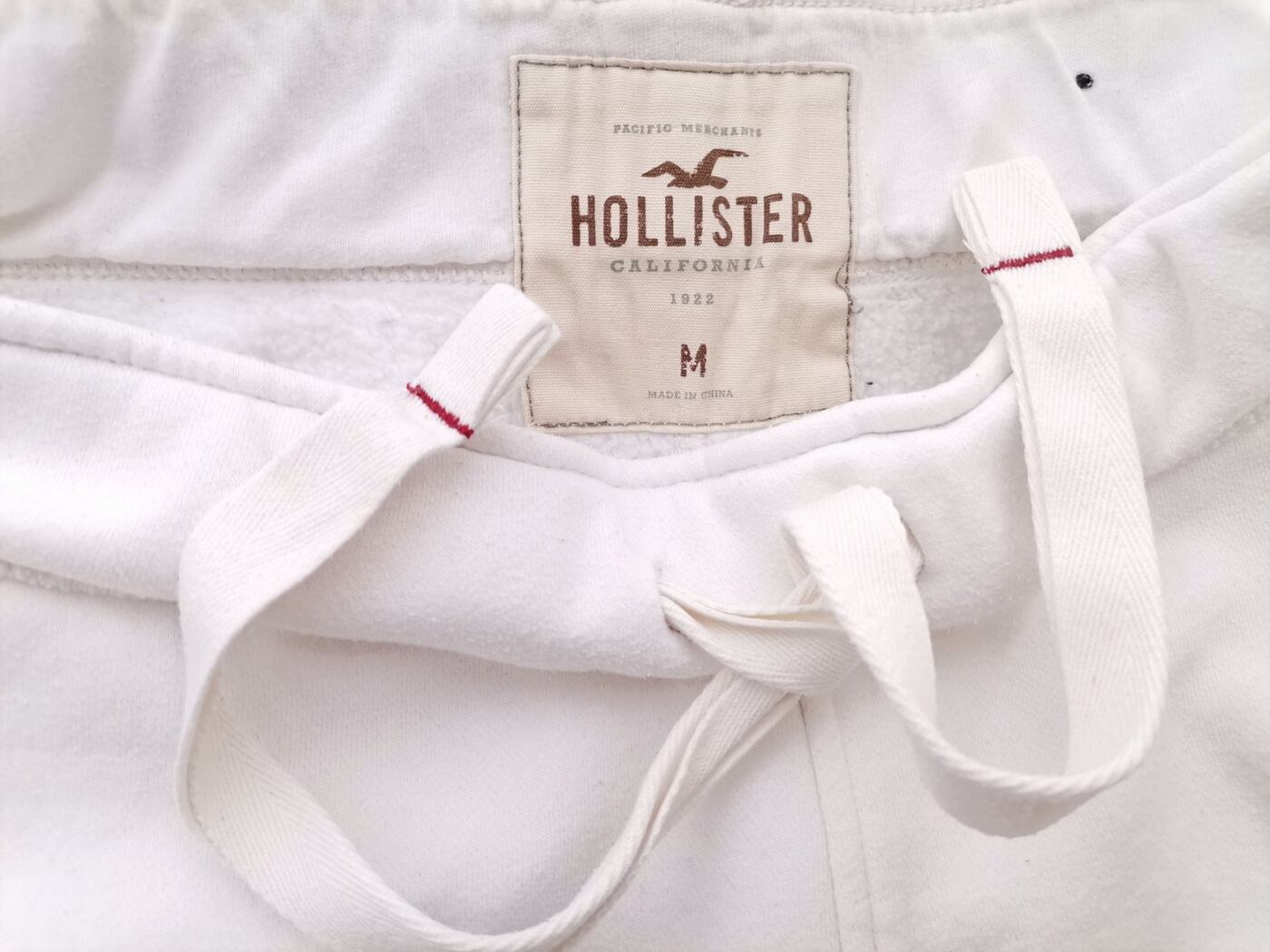 IMG_20210616_132624.jpg Hollister Rozmiar M Kolor Biały Spodnie Casual Materiał Bawełna