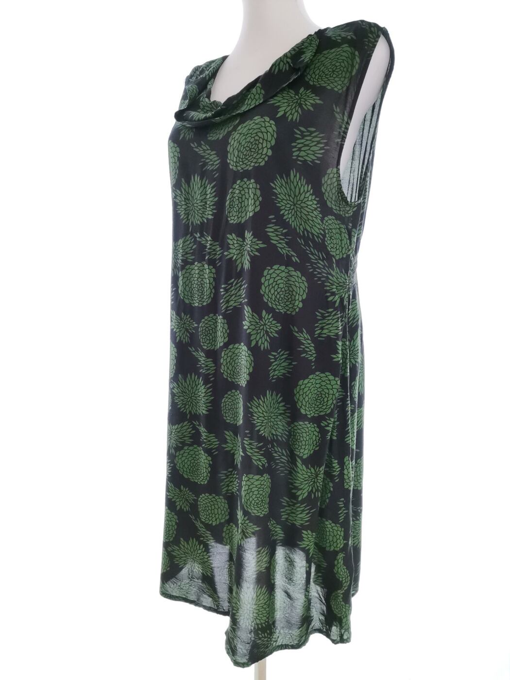 The Masai Rozmiar S Kolor Czarny Okrągły dekolt Sukienka Prostokątna Bezrękawnik Midi Materiał Wiskoza 100% The Masai Rozmiar S Kolor Czarny Okrągły dekolt Sukienka Prostokątna Bezrękawnik Midi Materiał Wiskoza 100%