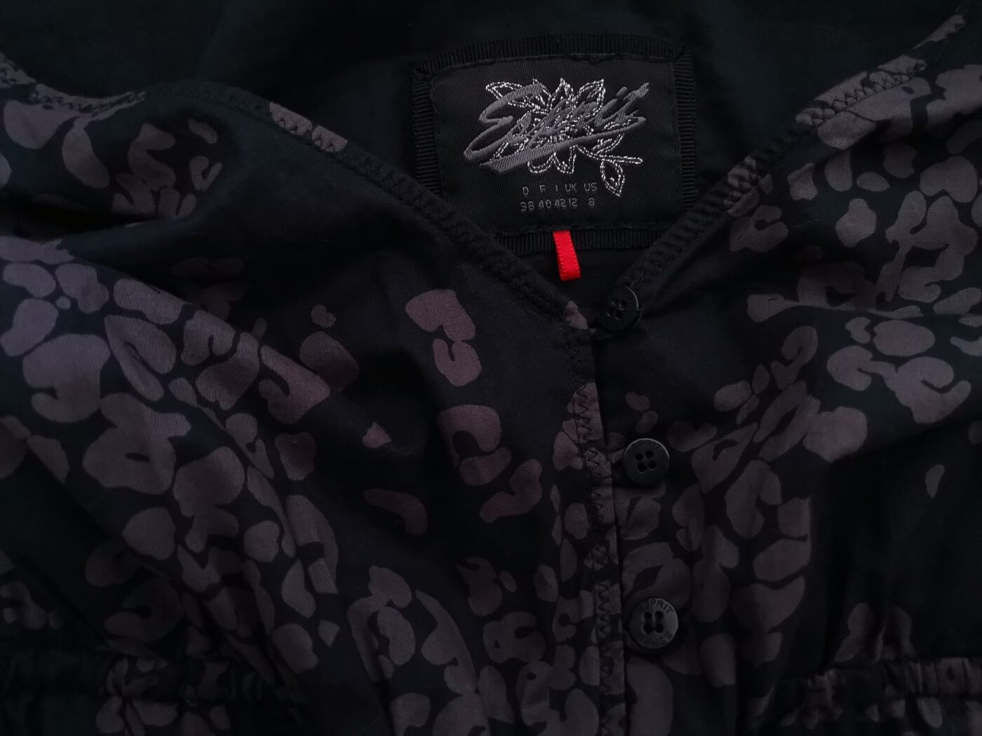 Esprit Rozmiar 38 Kolor Czarny W serek Sukienka A-Line Bezrękawnik Midi Materiał Bawełna 100% Esprit Rozmiar 38 Kolor Czarny W serek Sukienka A-Line Bezrękawnik Midi Materiał Bawełna 100%