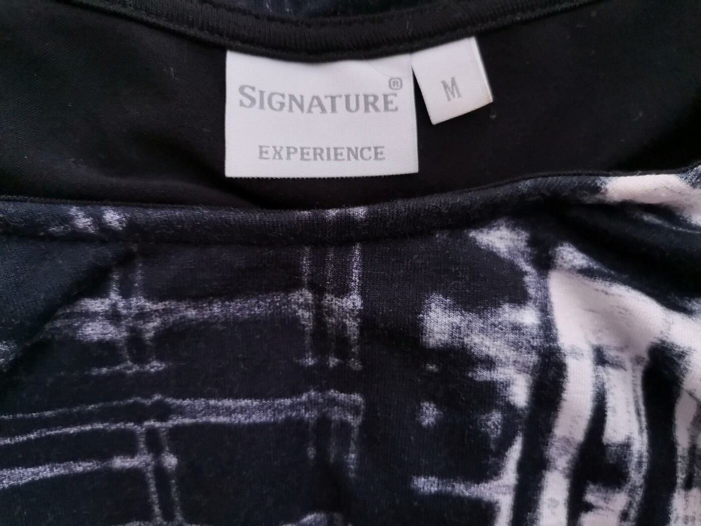 Signature Rozmiar M Kolor Czarny Okrągły dekolt Sukienka Prostokątna Długi rękaw Midi Materiał Wiskoza Signature Rozmiar M Kolor Czarny Okrągły dekolt Sukienka Prostokątna Długi rękaw Midi Materiał Wiskoza
