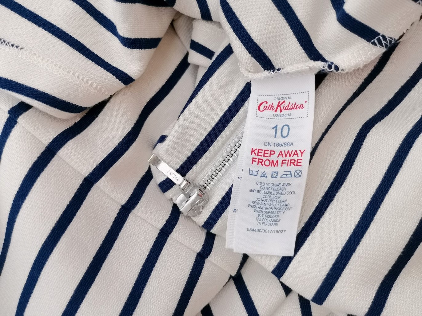Cath Kidston Rozmiar 10 (38) Kolor Biały Pasy Okrągły dekolt Sukienka A-Line Rękaw 3/4 Do Kolan Materiał Wiskoza Cath Kidston Rozmiar 10 (38) Kolor Biały Pasy Okrągły dekolt Sukienka A-Line Rękaw 3/4 Do Kolan Materiał Wiskoza