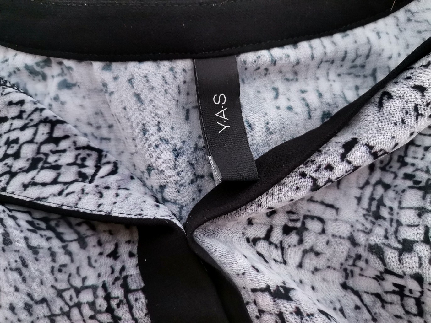Y.A.S Rozmiar 38 Kolor Czarny Split Crew Neck Bluzka Krótki rękaw