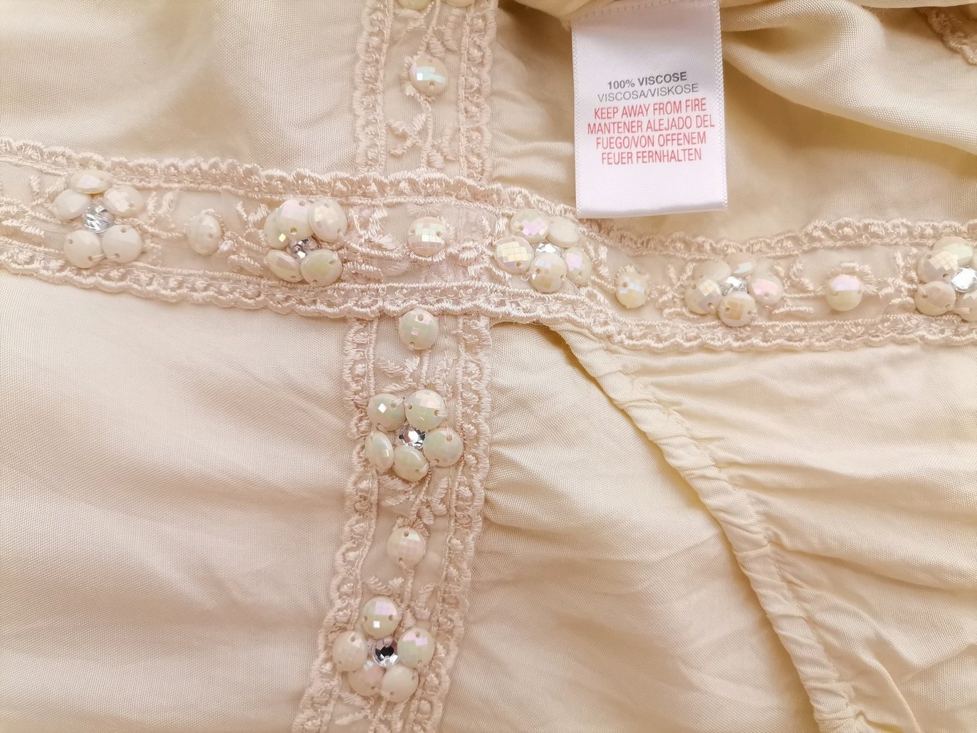 River island Rozmiar 8 (34) Kolor Kremowy Kwadratowy dekolt Sukienka Prostokątna Bezrękawnik Do Kolan Materiał Wiskoza 100% River island Rozmiar 8 (34) Kolor Kremowy Kwadratowy dekolt Sukienka Prostokątna Bezrękawnik Do Kolan Materiał Wiskoza 100%