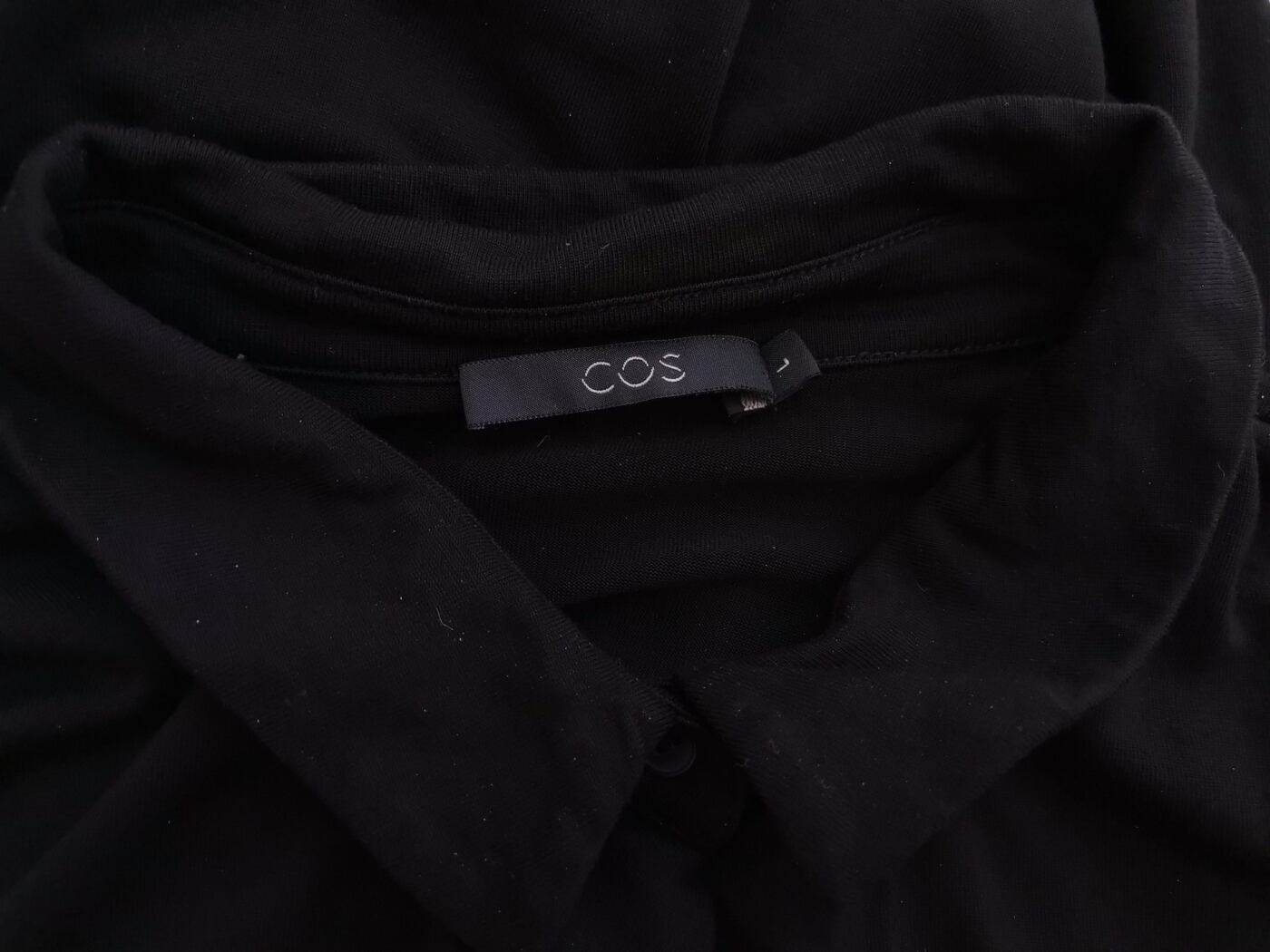 COS Rozmiar L Kolor Czarny Kołnierz Sukienka Koszulowa Bezrękawnik Midi Materiał Wiskoza 100% COS Rozmiar L Kolor Czarny Kołnierz Sukienka Koszulowa Bezrękawnik Midi Materiał Wiskoza 100%