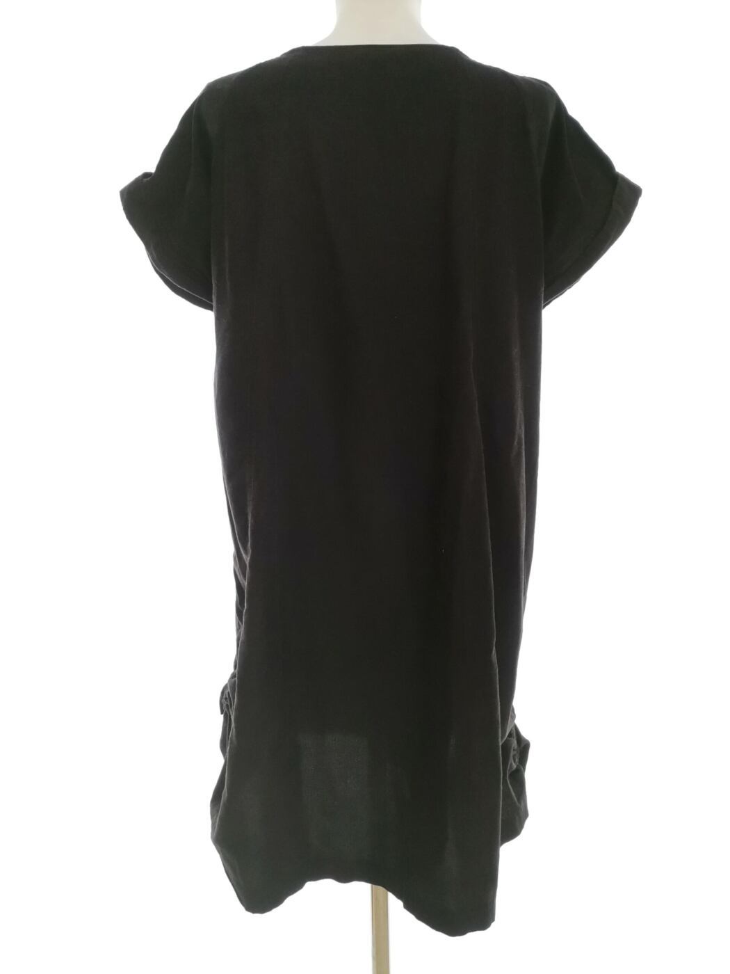 The Masai Rozmiar M Kolor Czarny Kwadratowy dekolt Sukienka Sheath Krótki rękaw Do Kolan Materiał Bawełna 100% The Masai Rozmiar M Kolor Czarny Kwadratowy dekolt Sukienka Sheath Krótki rękaw Do Kolan Materiał Bawełna 100%