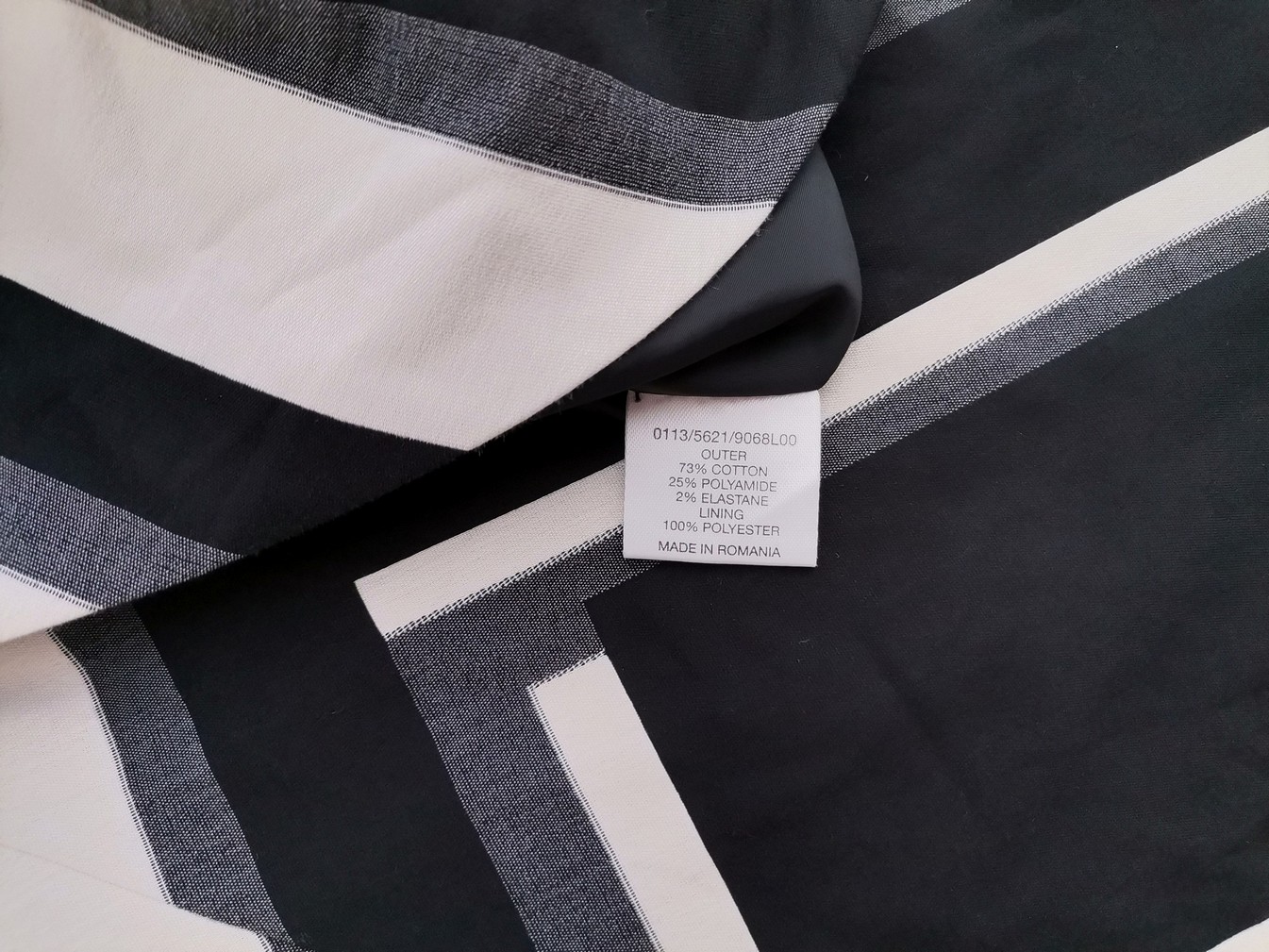 Hobbs London Rozmiar 8 (36) Kolor Czarny Okrągły dekolt Sukienka A-Line Bezrękawnik Do Kolan Materiał Bawełna Hobbs London Rozmiar 8 (36) Kolor Czarny Okrągły dekolt Sukienka A-Line Bezrękawnik Do Kolan Materiał Bawełna