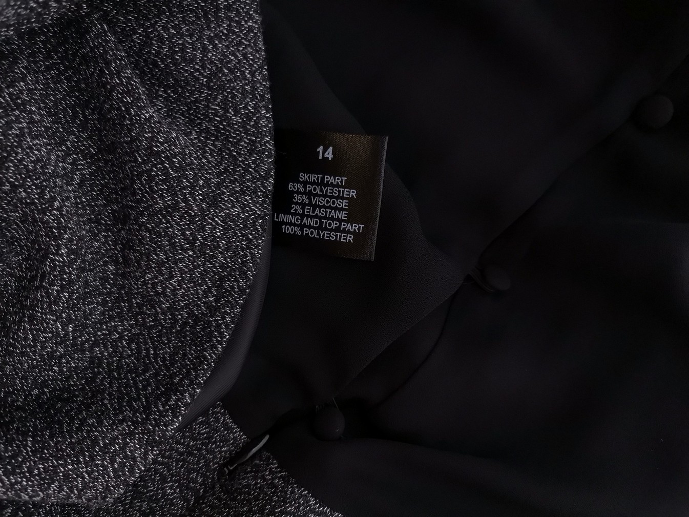 Linea Rozmiar 14 (42) Kolor Czarny Okrągły dekolt Sukienka Sheath Bezrękawnik Midi Linea Rozmiar 14 (42) Kolor Czarny Okrągły dekolt Sukienka Sheath Bezrękawnik Midi