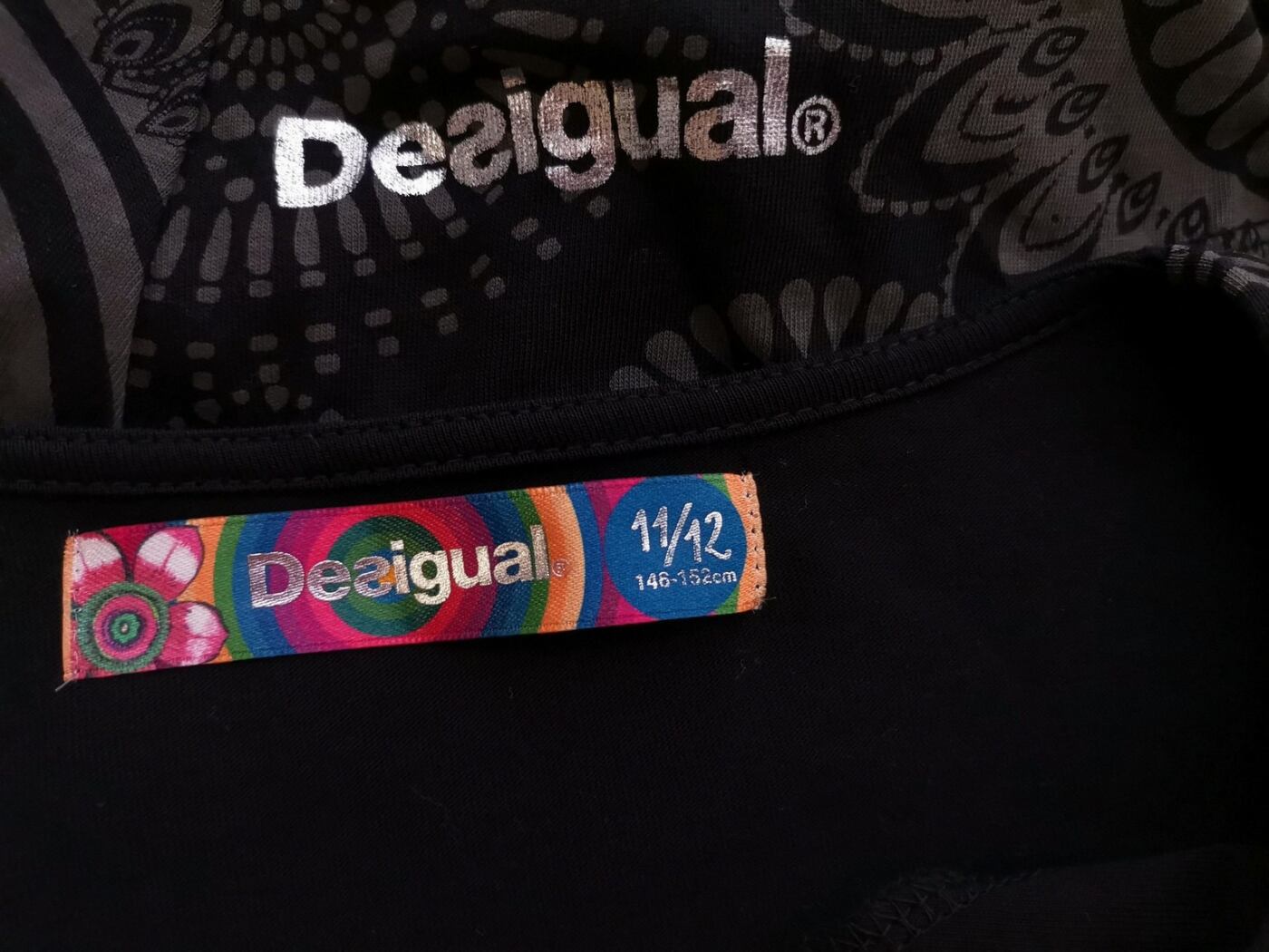 IMG_20210707_142253.jpg DESIGUAL Rozmiar 146/152cm (34/36) Kolor Czarny Split Crew Neck Bluzka Długi rękaw Materiał Bawełna 100%